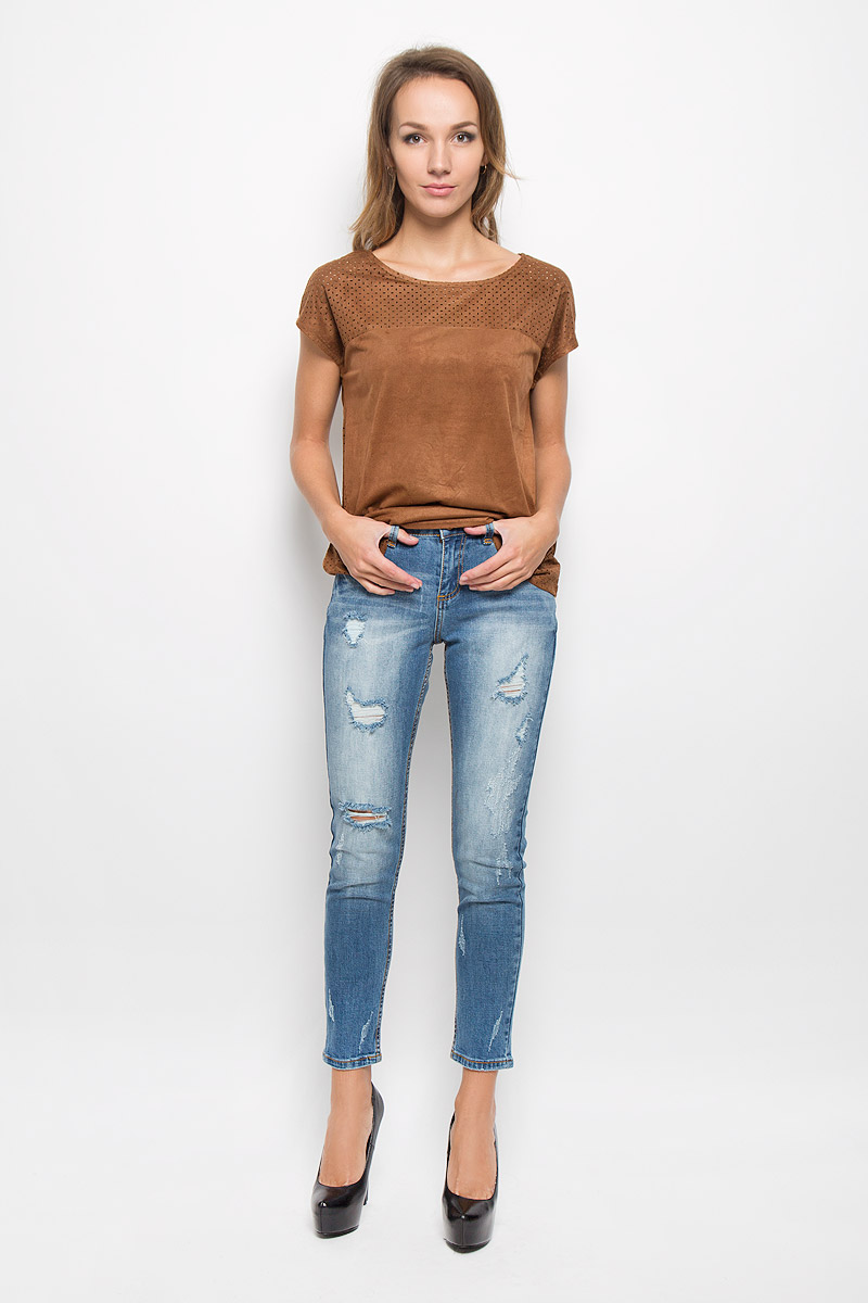 Джинсы женские Sela Denim, цвет: синий. PJ-335/583-6322. Размер 31-34 (48-34)PJ-335/583-6322 Джинсы женские Sela Denim, цвет: синий. PJ-335/583-6322. Размер 31-34 (48-34)PJ-335/583-6322Модные женские джинсы Sela Denim станут отличным дополнением к вашему гардеробу. Изготовленные из хлопка с добавлением эластана, они приятные на ощупь, не сковывают движения и позволяют коже дышать.Джинсы-бойфренды застегиваются на металлическую пуговицу и имеют ширинку на застежке-молнии. На поясе предусмотрены шлевки для ремня. Модель имеет классический пятикарманный крой: спереди - два втачных кармана и один маленький накладной, а сзади - два накладных кармана. Изделие оформлено эффектом искусственного состаривания денима.Современный дизайн и расцветка делают эти джинсы стильным предметом женской одежды. Это идеальный вариант для тех, кто хочет заявить о себе и своей индивидуальности!