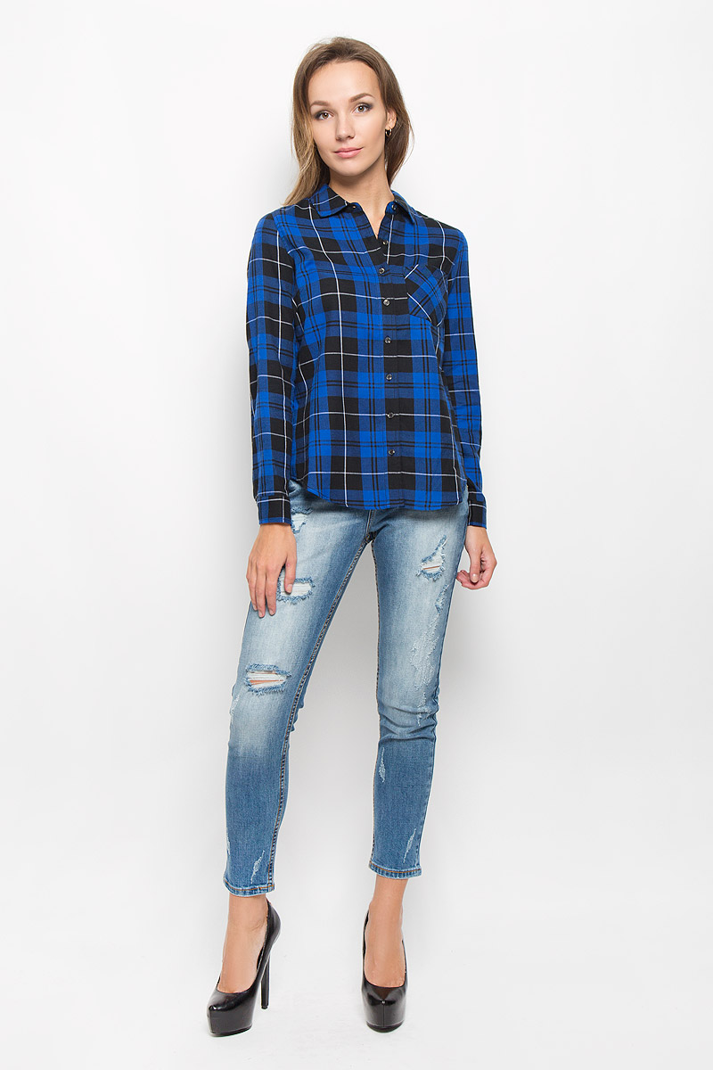 Рубашка женская Sela Casual, цвет: синий, черный. B-312/1103-6414. Размер S (44)B-312/1103-6414 Рубашка женская Sela Casual, цвет: синий, черный. B-312/1103-6414. Размер S (44)B-312/1103-6414Женская рубашка Sela Casual, выполненная из натурального хлопка, идеально подойдет для повседневной носки. Материал изделия приятный на ощупь, не стесняет движений и позволяет коже дышать, обеспечивая комфорт. Модель с отложным воротником и длинными рукавами застегивается на пуговицы. Манжеты также имеют застежки-пуговицы. На груди расположен накладной карман. Рубашка оформлена актуальным принтом в клетку.Такая рубашка подчеркнет ваш вкус и поможет создать стильный образ!