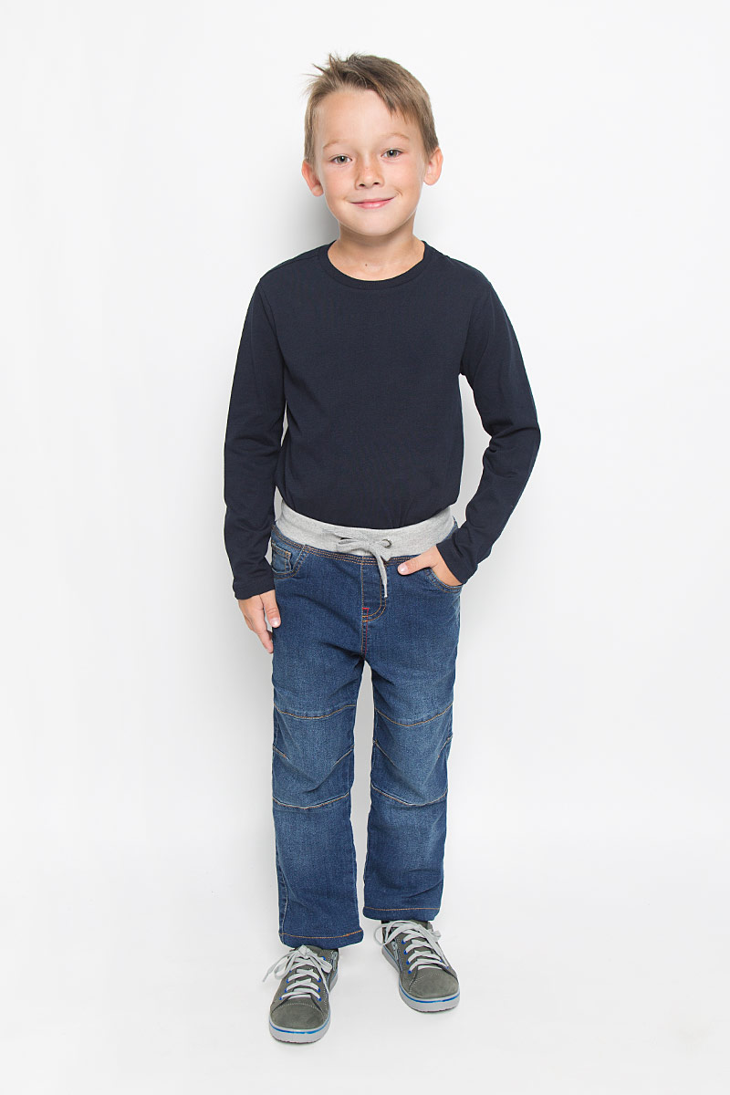 Джинсы для мальчика Sela Denim, цвет: синий. PJ-735/452-6342. Размер 98, 3 годаPJ-735/452-6342 Джинсы для мальчика Sela Denim, цвет: синий. PJ-735/452-6342. Размер 98, 3 годаPJ-735/452-6342Стильные утепленные джинсы для мальчика Sela Denim идеально подойдут вашему малышу для отдыха и прогулок. Изготовленные из натурального хлопка с небольшим добавлением полиэстера, они необычайно мягкие и приятные на ощупь, не сковывают движения и позволяют коже дышать, не раздражают даже самую нежную и чувствительную кожу ребенка, обеспечивая ему наибольший комфорт. Подкладка выполнена из 100% хлопка. Джинсы прямого покроя имеют широкую эластичную резинку со шнурком на талии и имитацию ширинки. Модель имеет классический пятикарманный крой: спереди - два втачных кармана и один маленький накладной, а сзади - два накладных кармана. Оформлены джинсы легким эффектом потертости, контрастной прострочкой и декоративными швами на коленках. Оригинальный современный дизайн и расцветка делают эти джинсы модным и стильным предметом детского гардероба. В них ваш маленький модник всегда будет в центре внимания!