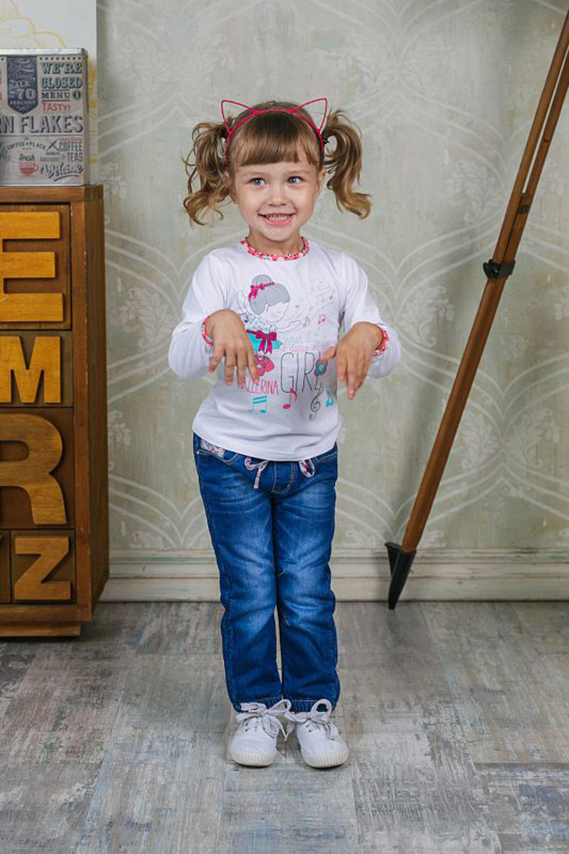 Джинсы для девочки Sweet Berry, цвет: голубой. 205233. Размер 80205233 Джинсы для девочки Sweet Berry, цвет: голубой. 205233. Размер 80205233Джинсы для девочки Sweet Berry изготовлены из высококачественного материала. Модель дополнена мягкой флисовой подкладкой. Джинсы на поясе дополнены эластичной резинкой и кулиской. Модель представляет собой классическую пятикарманку: два втачных и один маленький накладной кармашек спереди и два накладных кармана сзади.Джинсы оформлены потертостями и перманентными складками.