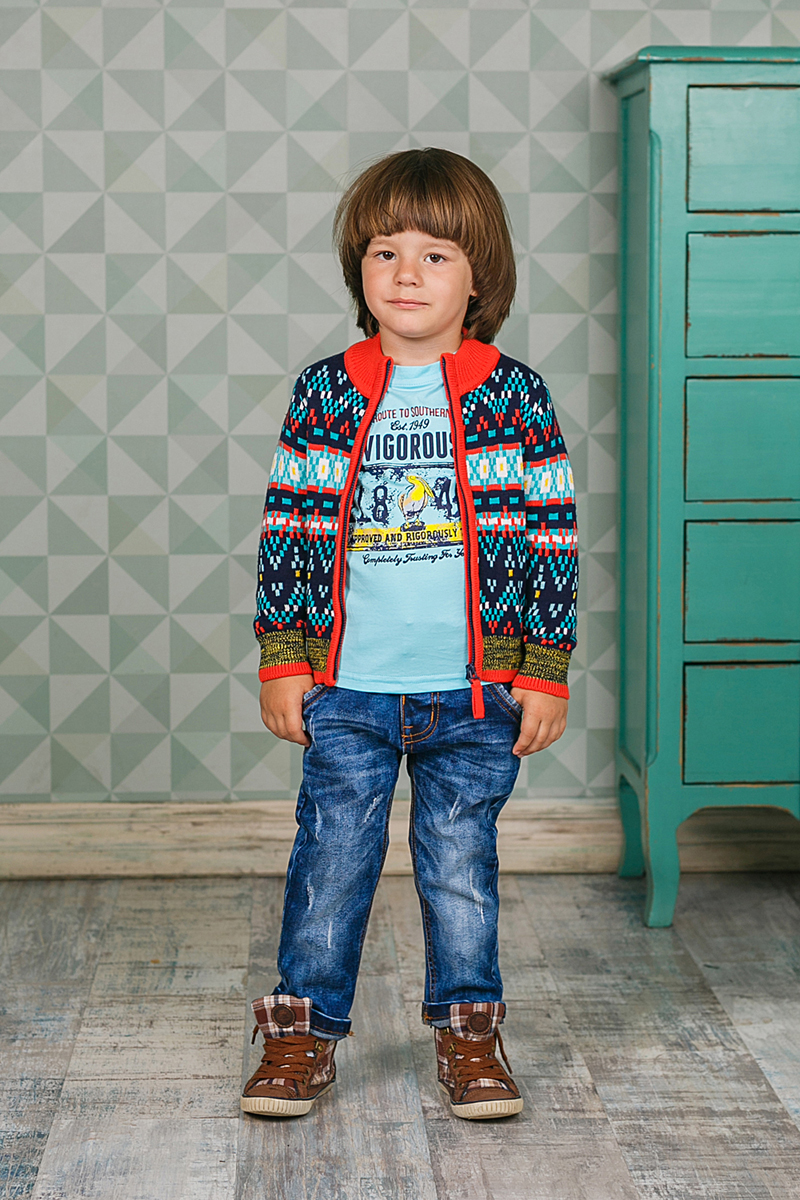 Кофта для мальчика Sweet Berry, цвет: синий, оранжевый. 206119. Размер 86206119 Кофта для мальчика Sweet Berry, цвет: синий, оранжевый. 206119. Размер 86206119Уютная кофта Sweet Berry для мальчика изготовлена из вязаного трикотажа и оформлена оригинальным принтом. Модель с воротником-стойкой, надежно защищающим от ветра, застегивается на застежку-молнию. Воротник связан резинкой.