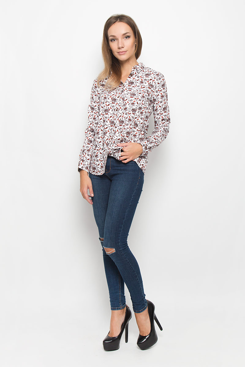 Блузка женская Sela Casual, цвет: белый, коричневый. B-112/1040-6393. Размер S (44)B-112/1040-6393 Блузка женская Sela Casual, цвет: белый, коричневый. B-112/1040-6393. Размер S (44)B-112/1040-6393Стильная женская блузка Sela Casual, выполненная из 100% вискозы, подчеркнет ваш уникальный стиль и поможет создать женственный образ. Модель c отложным воротником и длинными рукавами застегивается на пуговицы по всей длине. Низ рукавов обработан манжетами на пуговицах. Спереди изделие дополнено накладным карманом. Блуза оформлена оригинальным орнаментом. Такая блузка будет дарить вам комфорт в течение всего дня и послужит замечательным дополнением к вашему гардеробу.