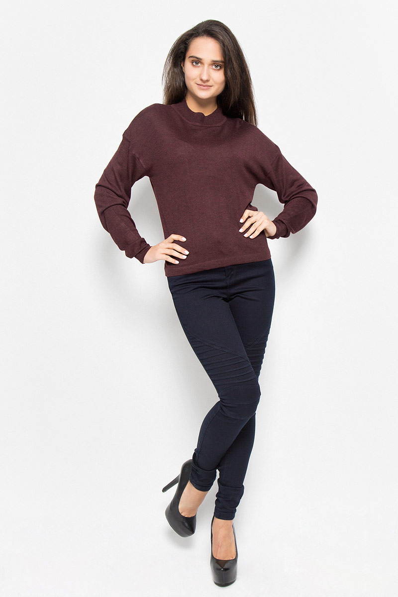 Джемпер женский Vero Moda Noisy May, цвет: бордово-коричневый. 10145560. Размер M (44)10145560_Decadent Chocolate Джемпер женский Vero Moda Noisy May, цвет: бордово-коричневый. 10145560. Размер M (44)10145560_Decadent ChocolateСтильный женский джемпер Vero Moda Noisy May, выполненный из тонкого трикотажа, необычайно мягкий и приятный на ощупь, не сковывает движения, обеспечивая наибольший комфорт.Изделие с воротником-стойкой и длинными рукавами-кимоно идеально будет сочетаться как брюками, так и юбкой.Мягкий и уютный джемпер станет любимым элементом вашего гардероба.