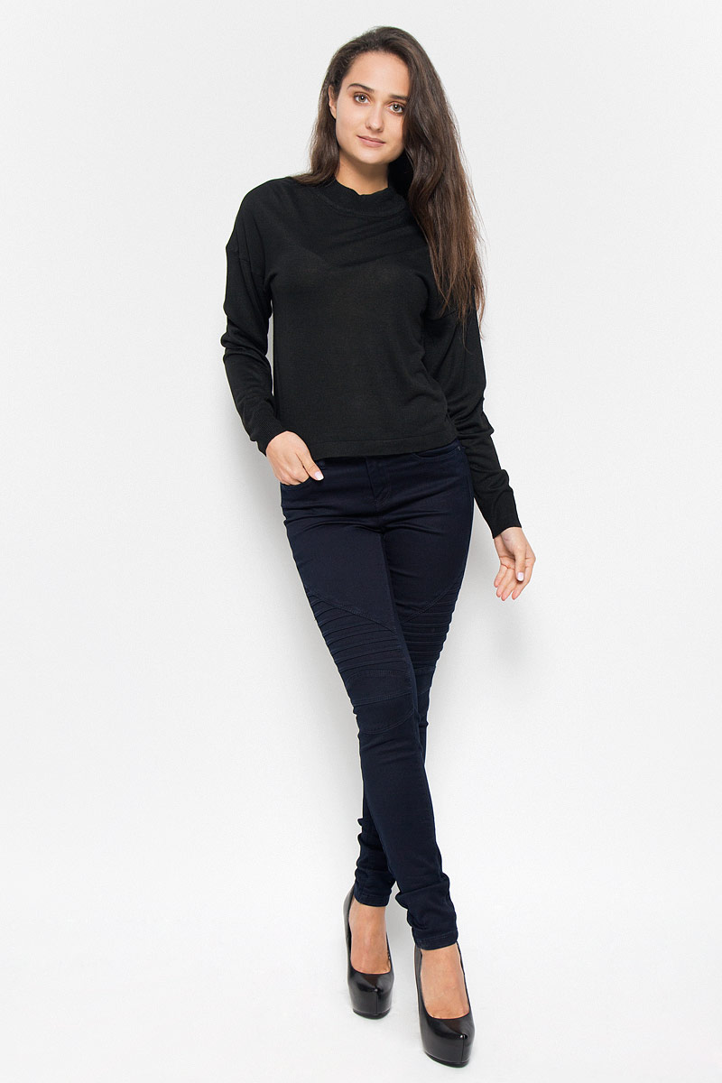 Джемпер женский Vero Moda Noisy May, цвет: черный. 10145560. Размер S (42)10145560_Black Джемпер женский Vero Moda Noisy May, цвет: черный. 10145560. Размер S (42)10145560_BlackСтильный женский джемпер Vero Moda Noisy May, выполненный из тонкого трикотажа, необычайно мягкий и приятный на ощупь, не сковывает движения, обеспечивая наибольший комфорт.Изделие с воротником-стойкой и длинными рукавами-кимоно идеально будет сочетаться как брюками, так и юбкой.Мягкий и уютный джемпер станет любимым элементом вашего гардероба.