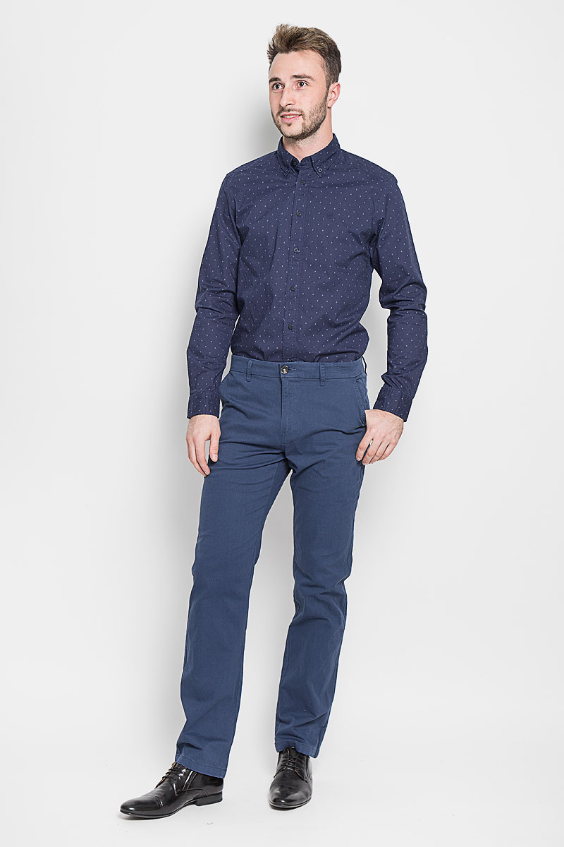 Брюки мужские Sela Casual Wear, цвет: темно-синий. P-215/510-6323. Размер L (50)P-215/510-6323 Брюки мужские Sela Casual Wear, цвет: темно-синий. P-215/510-6323. Размер L (50)P-215/510-6323Стильные мужские брюки Sela Casual Wear, выполненные из эластичного хлопка, отлично дополнят ваш образ. Материал изделия плотный, тактильно приятный, позволяет коже дышать. Брюки застегиваются на пуговицу и имеют ширинку на застежке-молнии. На поясе предусмотрены шлевки для ремня. Спереди модель дополнена двумя втачными карманами со скошенными краями, сзади - двумя врезными карманами на пуговицах. Высокое качество кроя и пошива, дизайн и расцветка придают изделию неповторимый стиль и индивидуальность. Модель займет достойное место в вашем гардеробе!