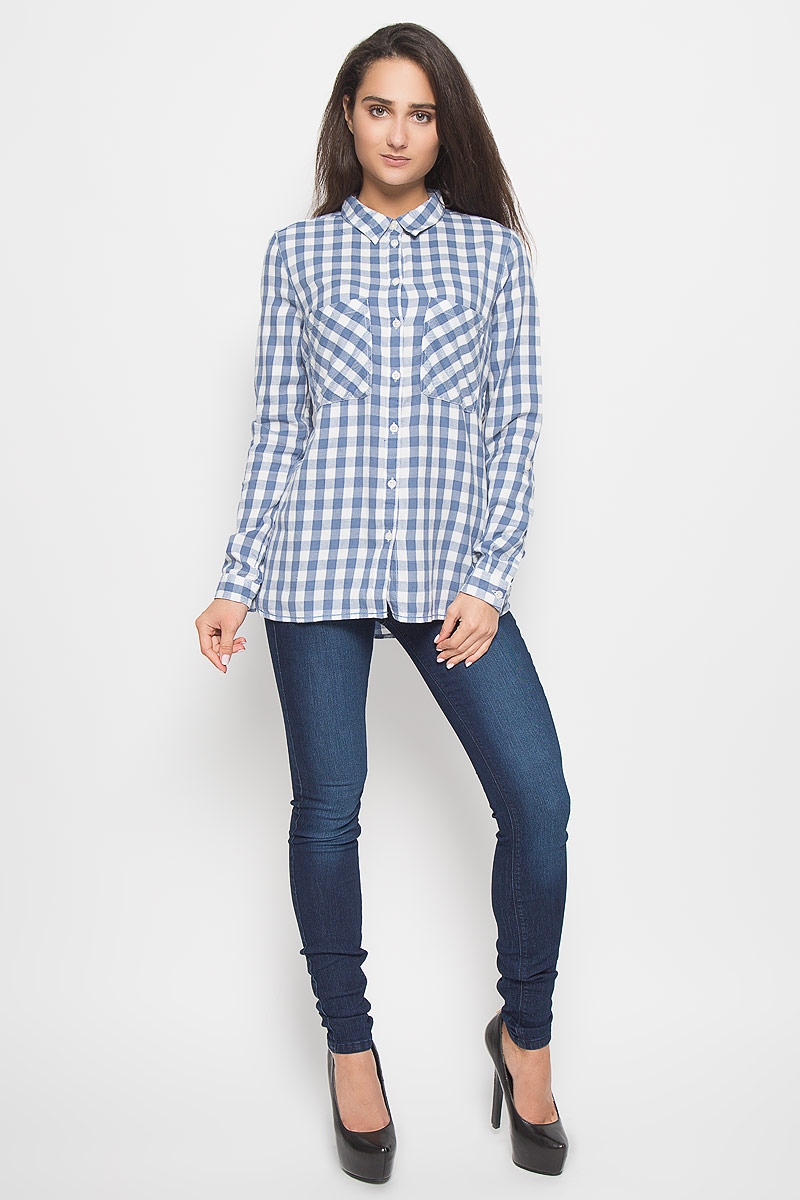 Рубашка женская Tom Tailor Denim, цвет: голубой, белый. 2032160.09.71_6731. Размер S (44)2032160.09.71_6731 Рубашка женская Tom Tailor Denim, цвет: голубой, белый. 2032160.09.71_6731. Размер S (44)2032160.09.71_6731Стильная женская рубашка Tom Tailor Denim, выполненная из натурального хлопка, подчеркнет ваш уникальный стиль и поможет создать оригинальный образ. Такой материал великолепно пропускает воздух, обеспечивая необходимую вентиляцию, а также обладает высокой гигроскопичностью. Рубашка с длинными рукавами и отложным воротником застегивается на пуговицы спереди. Манжеты рукавов также застегиваются на пуговицы. Модель дополнена двумя нагрудными карманами. Рубашка оформлена принтом в клетку. Классическая рубашка - превосходный вариант для базового гардероба и отличное решение на каждый день.Такая рубашка будет дарить вам комфорт в течение всего дня и послужит замечательным дополнением к вашему гардеробу.
