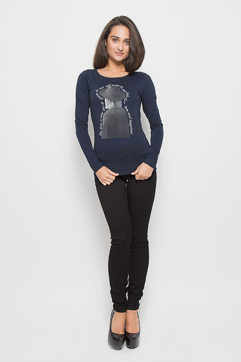 Лонгслив женский Tom Tailor Denim, цвет: темно-синий. 1036667.00.71_6901. Размер S (44)1036667.00.71_6901 Лонгслив женский Tom Tailor Denim, цвет: темно-синий. 1036667.00.71_6901. Размер S (44)1036667.00.71_6901Стильный женский лонгслив Tom Tailor Denim, выполненный из натурального хлопка, обладает высокой теплопроводностью, воздухопроницаемостью и гигроскопичностью. Такой лонгслив превосходно подойдет для повседневной носки. Модель создана для тех, кто предпочитает комфорт, моду и оригинальность.Модель с длинными рукавами и круглым вырезом горловины - идеальный вариант для создания стильного образа. Лонгслив оформлен крупным принтом с изображением девушки в шляпе. Такая модель подарит вам комфорт в течение всего дня и послужит замечательным дополнением к вашему гардеробу.