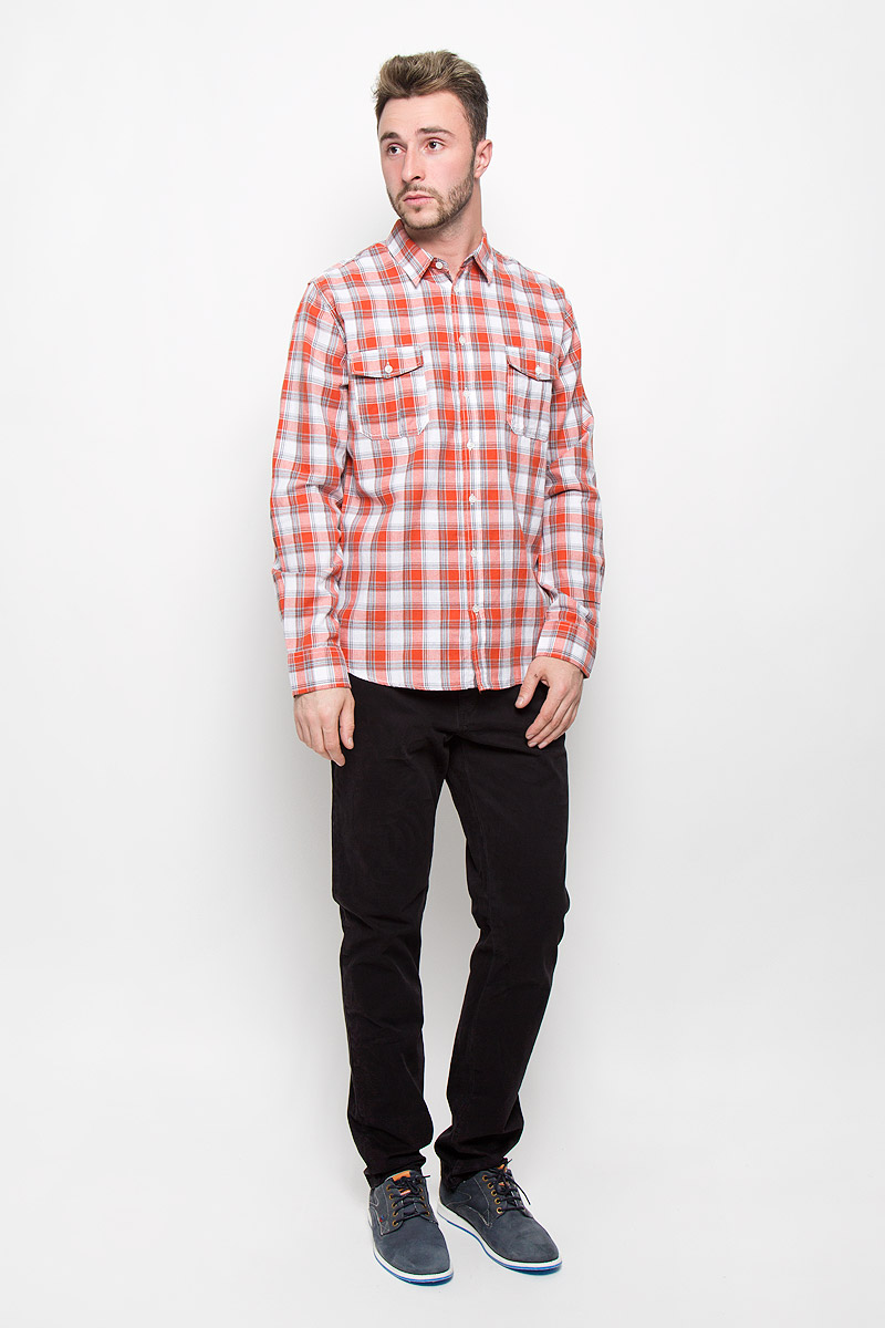 Рубашка мужская Sela Casual Wear, цвет: оранжевый, белый, серый. H-212/715-6424. Размер 40 (46)H-212/715-6424 Рубашка мужская Sela Casual Wear, цвет: оранжевый, белый, серый. H-212/715-6424. Размер 40 (46)H-212/715-6424Стильная мужская рубашка Sela Casual Wear, изготовленная из натурального хлопка, необычайно мягкая и приятная на ощупь, не сковывает движения и позволяет коже дышать, не раздражает даже самую нежную и чувствительную кожу, обеспечивая наибольший комфорт.Модная рубашка в клетку с длинными рукавами и отложным воротником застегивается на пуговицы. Рукава дополнены манжетами на пуговицах. На груди модель оформлена накладными карманами с клапанами на пуговицах.Эта рубашка идеальный вариант для повседневного гардероба. Такая модель порадует настоящих ценителей комфорта и практичности!