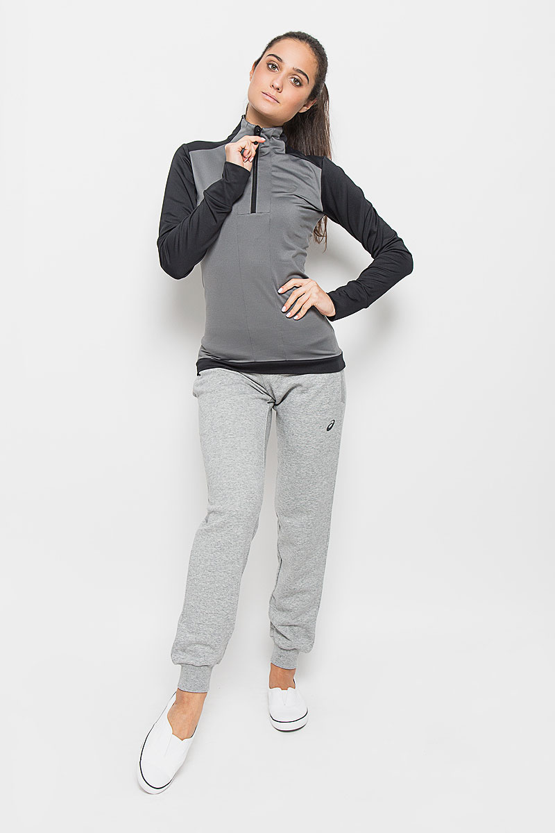 Лонгслив для бега женский Asics Ls 1/2 Zip Winter Top, цвет: черный, серый. 134611-0904. Размер XS (40/42)134611-0904 Лонгслив для бега женский Asics Ls 1/2 Zip Winter Top, цвет: черный, серый. 134611-0904. Размер XS (40/42)134611-0904Женский лонгслив для бега Asics Ls 1/2 Zip Winter Top выполнен из полиэстера с добавлением эластана. Ткань, изготовленная с применением технологии Motion Therm, обеспечивает защиту от внешних воздействий окружающей среды.Модель с длинными рукавами и воротником-стойкой спереди застегивается на застежку-молнию. Изделие оформлено светоотражающим логотипом спереди и светоотражающими рисунками сзади. Низ рукавов дополнен небольшими разрезами для пальцев. Сзади расположен небольшой втачной карман на застежке-молнии. Спинка модели немного удлинена. В этом лонгсливе вы будете выглядеть стильно, а ваше тело будет дышать. Вам не придется жертвовать внешним видом ради скорости, ведь эластичный и легкий трикотаж отлично смотрится.Лонгслив станет отличным дополнением к вашему гардеробу, в нем вам будет удобно и комфортно.