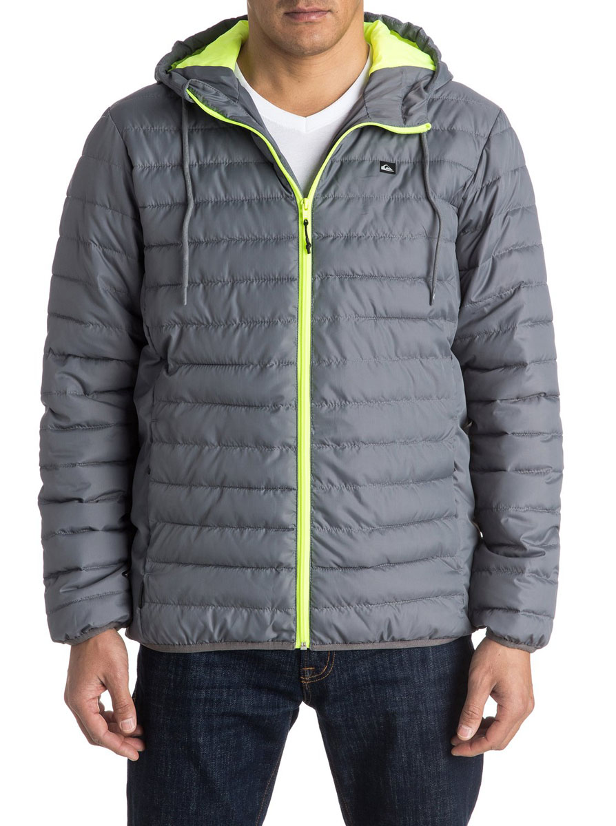 Куртка мужская Quiksilver Everydayscaly M Jckt, цвет: серый. EQYJK03234. Размер XL (54)EQYJK03234-KZE0 Куртка мужская Quiksilver Everydayscaly M Jckt, цвет: серый. EQYJK03234. Размер XL (54)EQYJK03234-KZE0Мужская куртка Quiksilver Everydayscaly M Jckt выполнена из 100% полиэстера с синтепоновым утеплителем. Модель с воротником-стойкой и несъемным капюшоном застегивается на молнию спереди. Капюшон дополнен утягивающим шнурком. Спереди куртка дополнена двумя врезными карманами на молниях.