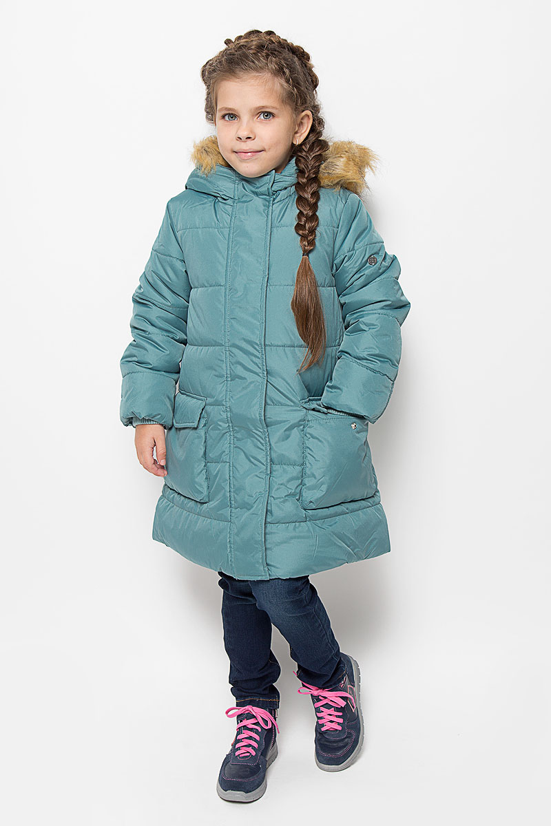 Пальто для девочки Button Blue, цвет: бирюзовый. 216BBGC45021300. Размер 152, 12 лет216BBGC45021300 Пальто для девочки Button Blue, цвет: бирюзовый. 216BBGC45021300. Размер 152, 12 лет216BBGC45021300Пальто для девочки Button Blue c несъемным капюшоном и длинными рукавами выполнено из прочного полиэстера.Внутри расположена вставка из мягкого флиса. Наполнитель - искусственный пух. Капюшон украшен съемным искусственныммехом на застежке-молнии.Модель застегивается на застежку-молнию спереди и имеет ветрозащитный клапан на кнопках. Объем капюшонарегулируется при помощи шнурка-кулиски со стопперами. Изделие дополнено двумя накладными карманами склапанами на кнопках. Рукава оснащены внутренними трикотажными манжетами. Низ куртки оснащен шнурком-кулиской со стопперами. Пальто оформлено стеганым узором.