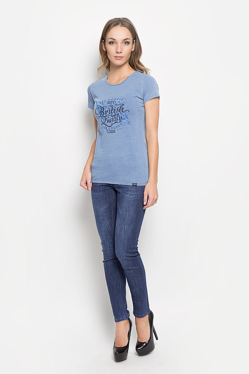 Футболка женская Lee Cooper, цвет: голубой. W28102-0346/WN16. Размер M (44)W28102-0346/WN16 Футболка женская Lee Cooper, цвет: голубой. W28102-0346/WN16. Размер M (44)W28102-0346/WN16Стильная женская футболка Lee Cooper поможет создать отличный современный образ в стиле Casual. Модель изготовлена из натурального хлопка, очень мягкая, тактильно приятная, не сковывает движения и хорошо пропускает воздух.Футболка с круглым вырезом горловины и короткими рукавами оформлена спереди принтом с изображением флага и надписями. Такая футболка станет стильным дополнением к вашему гардеробу, она подарит вам комфорт в течение всего дня!