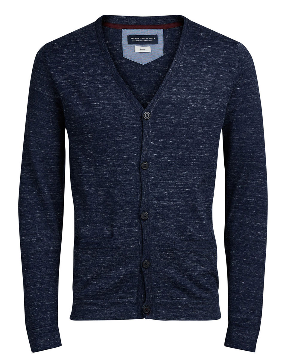 Кардиган мужской Jack & Jones, цвет: темно-синий. 12109920. Размер XXL (52)12109920_Navy Blazer Кардиган мужской Jack & Jones, цвет: темно-синий. 12109920. Размер XXL (52)12109920_Navy BlazerСтильный мужской кардиган Jack & Jones выполнен из натурального хлопка, благодаря чему великолепно сохраняет тепло, позволяет коже дышать и обладает высокой износостойкостью и эластичностью. Модель с длинными рукавами и V-образным вырезом горловины согреет вас в прохладные дни. Кардиган застегивается на пуговицы. Спереди кардиган дополнен двумя накладными карманами. Модный и уютный кардиган - идеальный вариант для создания уникального образа. Такая модель будет дарить вам комфорт в течение всего дня и послужит замечательным дополнением к вашему гардеробу.