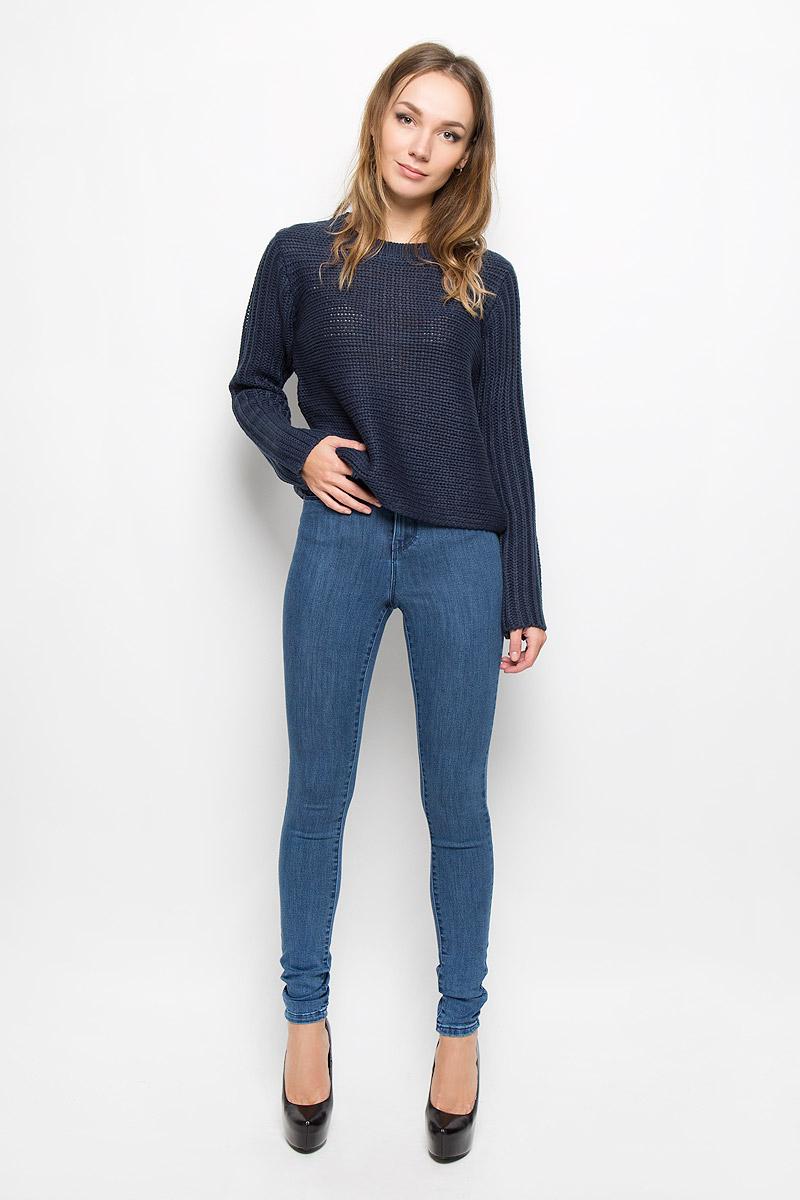 Пуловер женский Vero Moda, цвет: темно-синий. 10164804. Размер S (42)10164804_Total Eclipse Пуловер женский Vero Moda, цвет: темно-синий. 10164804. Размер S (42)10164804_Total EclipseСтильный женский пуловер Vero Moda, выполненный из высококачественного акрила, необычайно мягкий и приятный на ощупь, не сковывает движения, обеспечивая наибольший комфорт.Модель с круглым вырезом горловины и длинными рукавами великолепно сидит. Изделие выполнено крупной вязкой, ворот дополнен небольшой вязанной резинкой.Этот удобный и практичный пуловер станет отличным дополнением к вашему гардеробу. В нем вы всегда будете чувствовать себя уютно в прохладное время года.