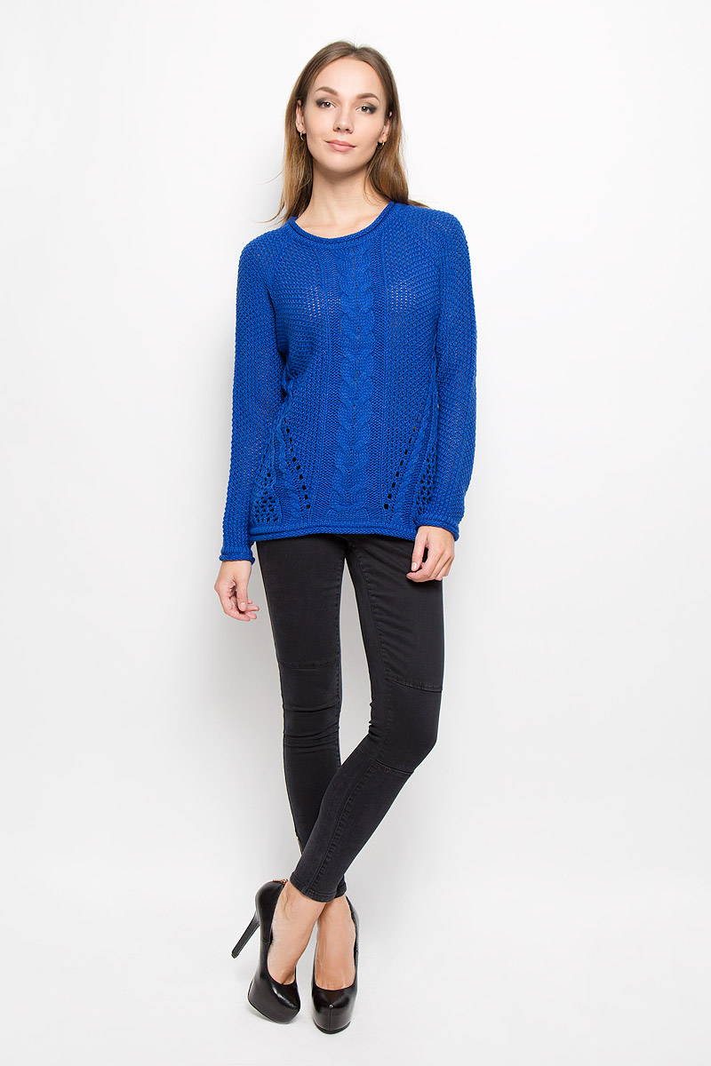 Джемпер женский Vero Moda Denim, цвет: синий. 10159567. Размер M (44)10159567_Surf the Web Джемпер женский Vero Moda Denim, цвет: синий. 10159567. Размер M (44)10159567_Surf the WebУютный вязаный джемпер Vero Moda Denim идеально дополнит образ в прохладную погоду. Изготовленный из акриловой пряжи, он очень мягкий и тактильно приятный, не стесняет движений, обеспечивая комфорт. Джемпер с круглым вырезом горловины и длинными рукавами-реглан оформлен вязаными узорами. Вырез горловины, рукава и низ модели имеют закрученные края.Дизайн и расцветка делают этот джемпер стильным и модным предметом женского гардероба, в нем вы всегда будете чувствовать себя уютно и комфортно.