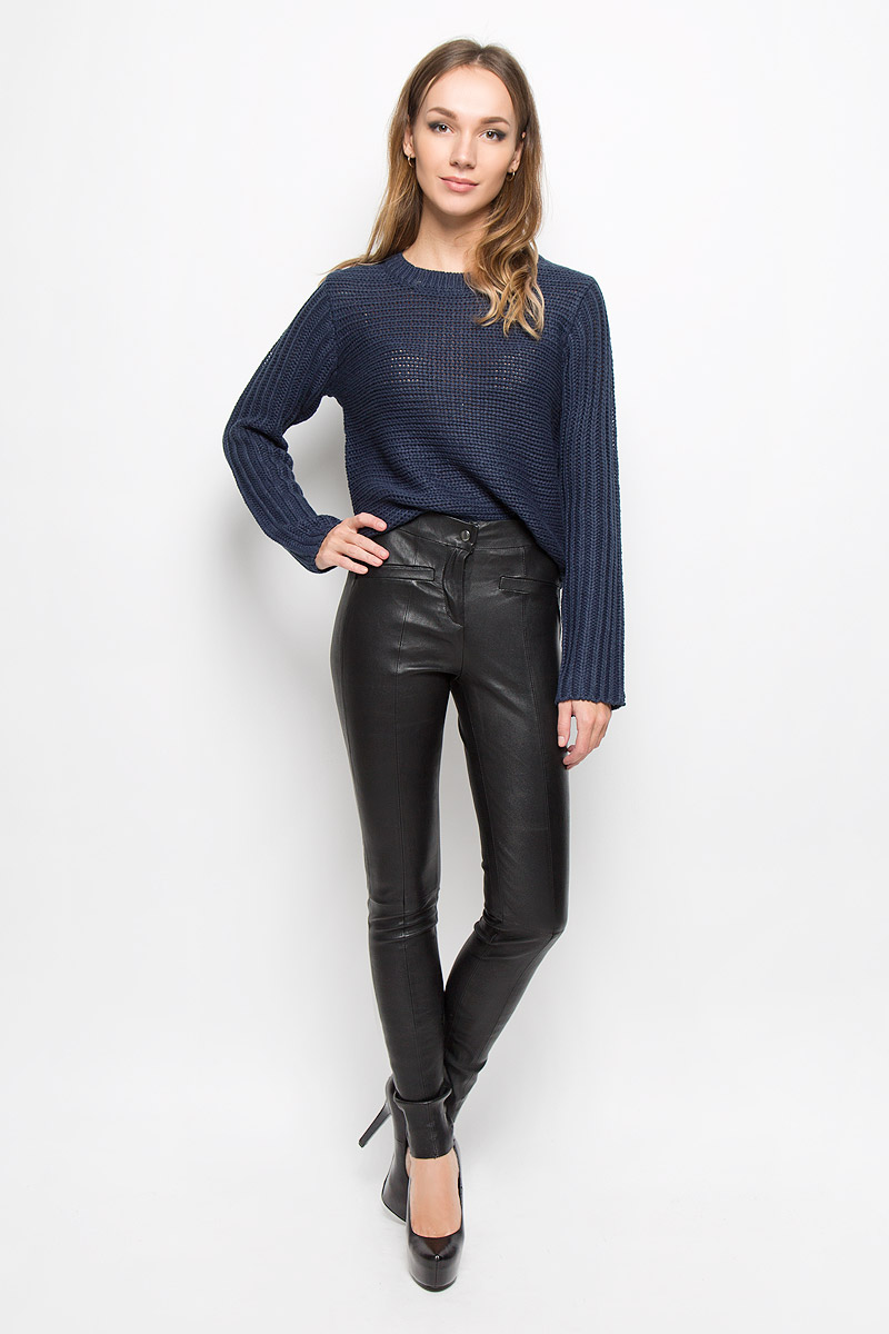 Брюки женские Selected Femme, цвет: черный. 16047925. Размер 36 (42)16047925_Black Брюки женские Selected Femme, цвет: черный. 16047925. Размер 36 (42)16047925_BlackСтильные женские брюки Selected Femme, выполненные из материала высочайшего качества: овчинной кожи.Модель-скинни завышенной посадки и зауженного кроя застегивается на ширинку на застежке-молнии, а также на одну кнопку по поясу. Изделие спереди оформлено имитацией карманов . Эти модные и в тоже время комфортные брюки послужат отличным дополнением к вашему гардеробу. В них вы всегда будете чувствовать себя уютно и уверенно.
