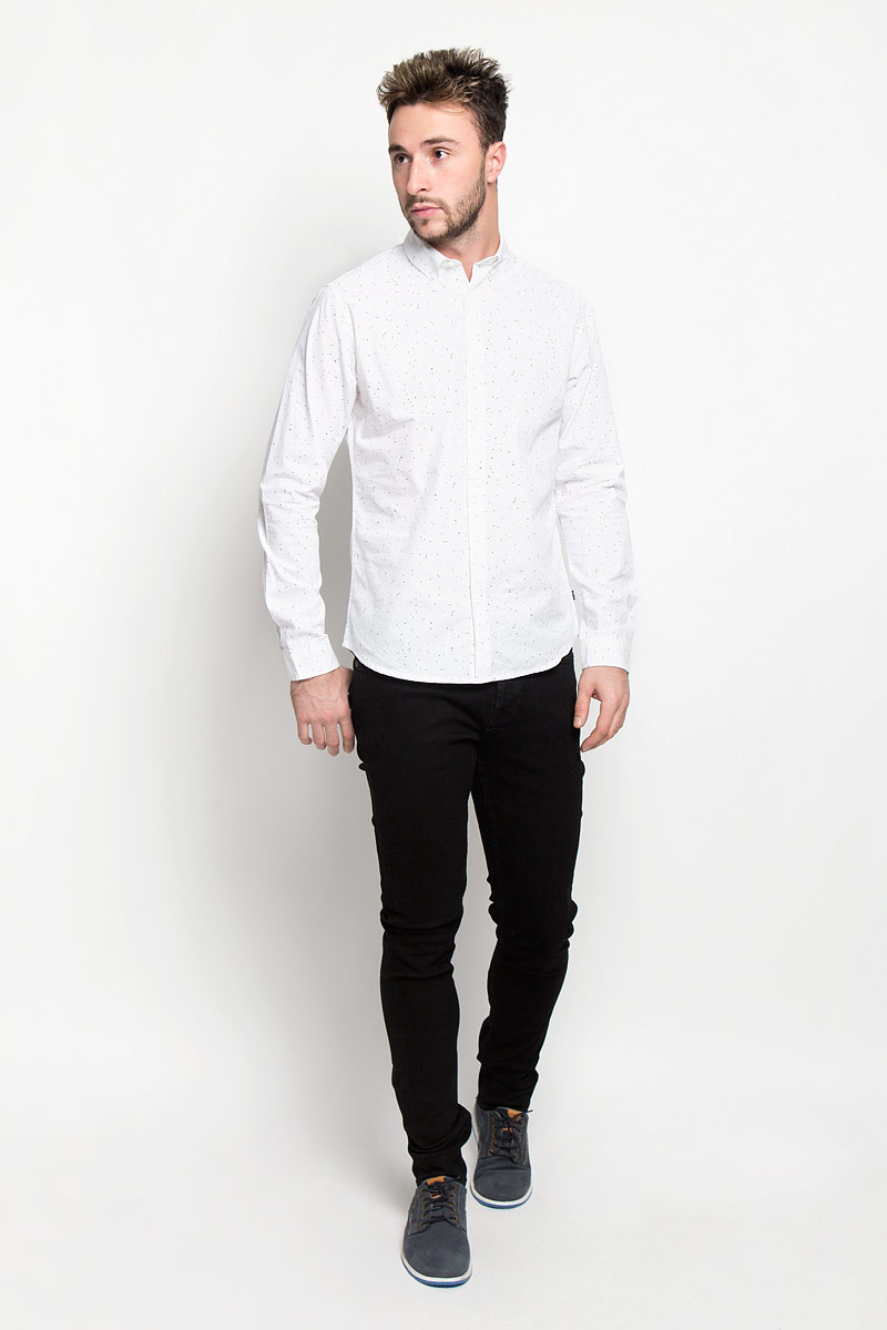 Джинсы мужские Only & Sons, цвет: черный. 22004029. Размер 31-30 (46-30)22004029_Black Джинсы мужские Only & Sons, цвет: черный. 22004029. Размер 31-30 (46-30)22004029_BlackМодные мужские джинсы Only & Sons - джинсы высочайшего качества на каждый день, которые прекрасно сидят.Модель прямого кроя и стандартной посадки изготовлена из эластичного хлопка. Застегиваются джинсы на пуговицы, также имеются шлевки для ремня.Спереди модель дополнена двумя втачными карманами и одним небольшим накладным кармашком, а сзади - двумя накладными карманами. Оформлено изделие металлическими клепками с логотипом бренда и фирменной нашивкой на поясе.Эти стильные и в то же время комфортные джинсы послужат отличным дополнением к вашему гардеробу. В них вы всегда будете чувствовать себя уютно и комфортно.