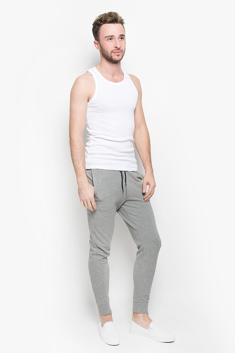 Майка мужская Levis®, цвет: белый, 2 шт. 4473900010. Размер XXL (54)4473900010 Майка мужская Levis®, цвет: белый, 2 шт. 4473900010. Размер XXL (54)4473900010Мужская майка Levis®, выполненная из высококачественного материала, обладает высокой теплопроводностью, воздухопроницаемостью и гигроскопичностью, позволяет коже дышать. Модель с круглым вырезом горловины оформлена небольшой брендовой нашивкой. Удобная майка для занятий спортом и повседневного ношения. В такой майке вы будете чувствовать себя уверенно и комфортно.В комплекте 2 однотонные майки.