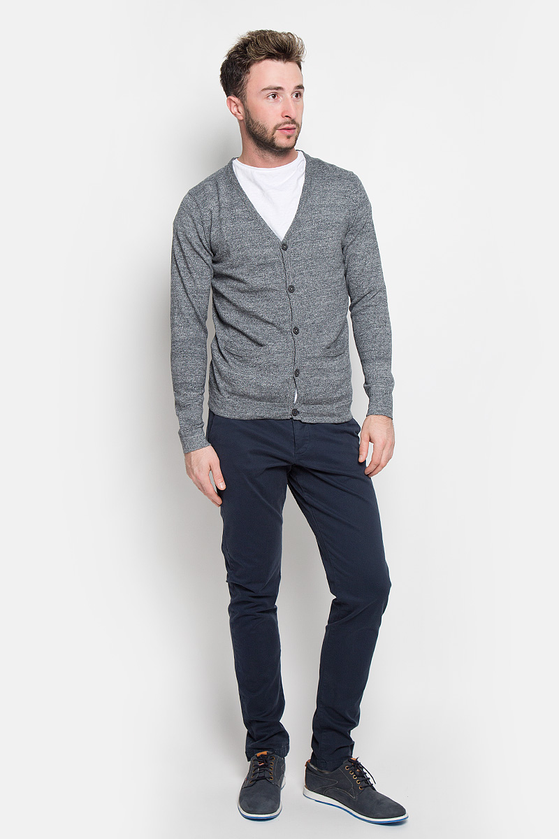 Брюки мужские Jack & Jones, цвет: темно-синий. 12111474. Размер 31-34 (46-34)12111474_Navy Blazer Брюки мужские Jack & Jones, цвет: темно-синий. 12111474. Размер 31-34 (46-34)12111474_Navy BlazerСтильные мужские брюки Jack & Jones выполненные из натурального хлопка с добавлением эластана, подходят большинству мужчин. Модель прямого кроя станет отличным дополнением к вашему современному образу. Модель застегивается напуговицы, также имеются шлевки для ремня. Спереди изделие оформлено двумя втачными карманами и одним маленьким секретным, сзади - двумя карманами. Эти модные и в тоже время комфортные брюки послужат отличным дополнением к вашему гардеробу. В них вы всегда будете чувствовать себя уютно и комфортно.