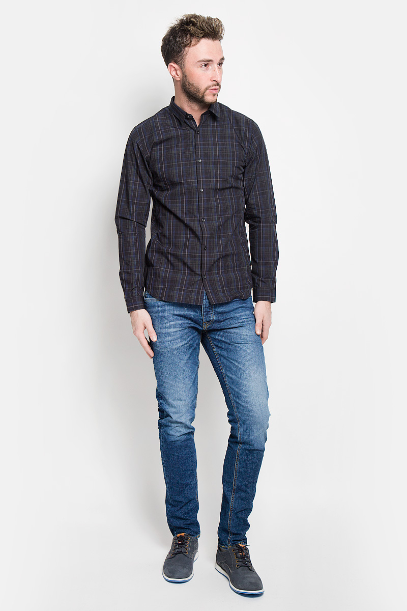 Джинсы мужские Jack & Jones, цвет: синий. 12110047. Размер 32-32 (46/48-32)12110047_Blue Denim Джинсы мужские Jack & Jones, цвет: синий. 12110047. Размер 32-32 (46/48-32)12110047_Blue DenimМодные мужские джинсы Jack & Jones - это джинсы высочайшего качества, которые прекрасно сидят. Они выполнены из высококачественного эластичного хлопка, что обеспечивает комфорт и удобство при носке. Джинсы слим стандартной посадки станут отличным дополнением к вашему современному образу. Джинсы застегиваются на пуговицу в поясе и ширинку на пуговицах, дополнены шлевками для ремня. Джинсы имеют классический пятикарманный крой: спереди модель дополнена двумя втачными карманами и одним маленьким накладным кармашком, а сзади - двумя накладными карманами. Модель оформлена перманентными складками и эффектом потертости.Эти модные и в то же время комфортные джинсы послужат отличным дополнением к вашему гардеробу.