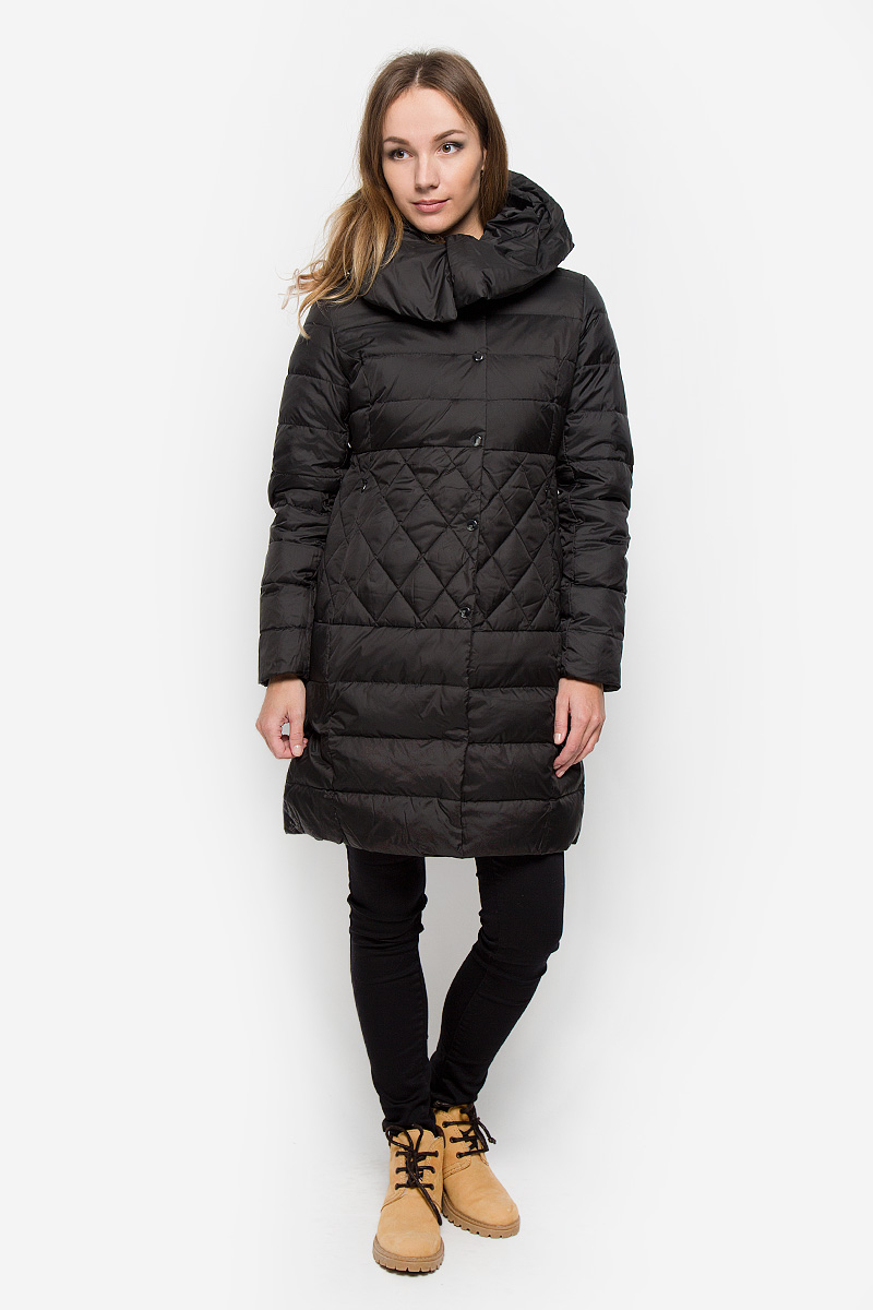 Пальто женское Sela Casual, цвет: черный. Ced-126/653-6414. Размер S (44)Ced-126/653-6414 Пальто женское Sela Casual, цвет: черный. Ced-126/653-6414. Размер S (44)Ced-126/653-6414Удобное женское пальто Sela Casual согреет вас в прохладную погоду и позволит выделиться из толпы. Модель с длинными рукавами и несъемным капюшоном выполнена из полиэстера. Наполнитель из натурального пуха и пера надежно сохранит тепло и не позволит вам замерзнуть.Пальто застегивается на застежку-молнию спереди и имеет ветрозащитный клапан на кнопках. Изделие дополнено двумя втачными карманами на застежках-молниях спереди. Рукава дополнены внутренними трикотажными манжетами. Это модное и уютное пальто - отличный вариант для прогулок, оно подчеркнет ваш изысканный вкус и поможет создать неповторимый образ.