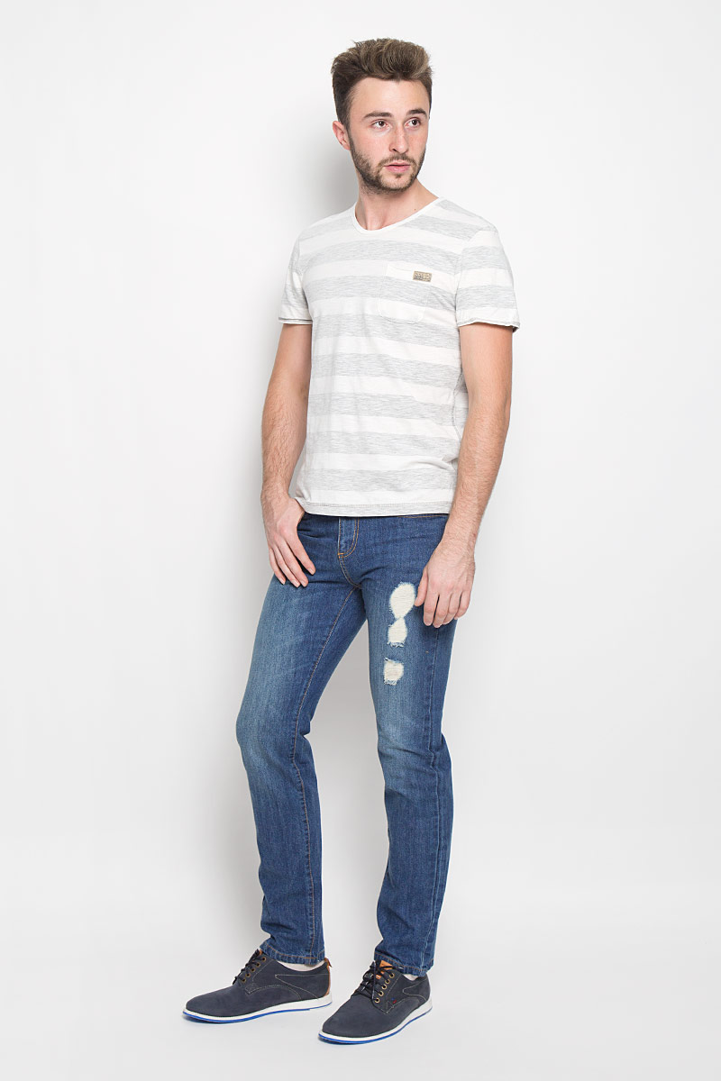 Джинсы мужские Sela Denim, цвет: синий джинс. PJ-235/1050-6362. Размер 33-34 (48/50-34)PJ-235/1050-6362 Джинсы мужские Sela Denim, цвет: синий джинс. PJ-235/1050-6362. Размер 33-34 (48/50-34)PJ-235/1050-6362Мужские джинсы Sela Denim выполнены из натурального хлопка. Материал изделия тактильно приятный, не стесняет движений и обладает высокими дышащими свойствами. Джинсы застегиваются спереди на металлическую пуговицу и имеют ширинку на застежке-молнии. Прямая модель слегка заужена к низу. На поясе предусмотрены шлевки для ремня. Спереди расположены два втачных кармана и один маленький накладной, а сзади - два накладных кармана. Изделие оформлено потертостями, прорезями и перманентными складками.Отличное качество, дизайн и расцветка делают эти джинсы стильным предметом мужской одежды. Модель поможет создать модный и современный образ!