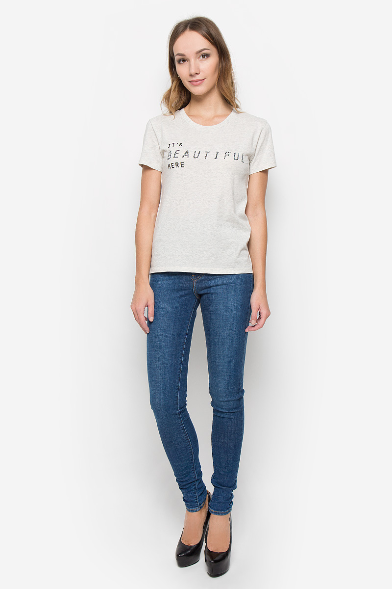 Футболка женская Levis®, цвет: светло-серый меланж. 1736902370. Размер L (48)1736902370 Футболка женская Levis®, цвет: светло-серый меланж. 1736902370. Размер L (48)1736902370Женская футболка Levis® выполнена из натурального хлопка. Футболка с круглым вырезом горловины и короткими рукавами оформлена надписью. Вырез горловины дополнен трикотажной резинкой.