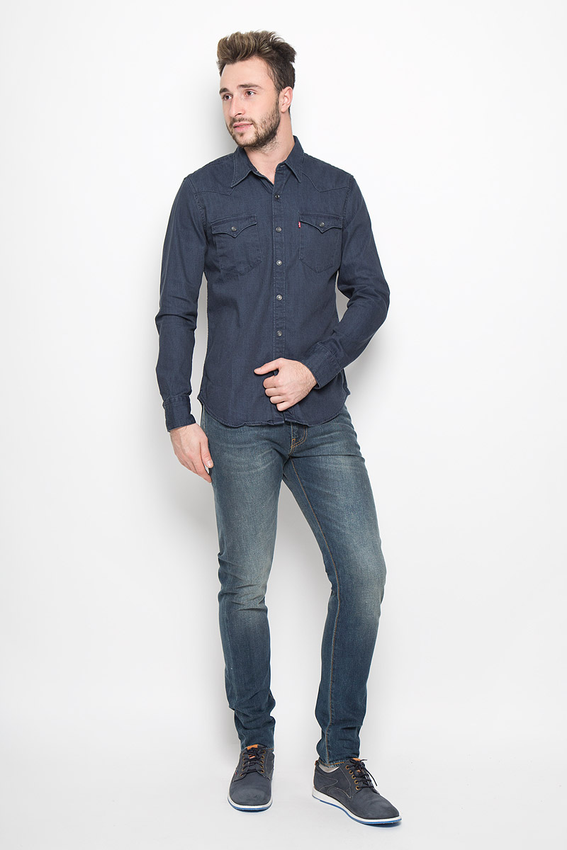 Рубашка мужская Levis®, цвет: темно-синий. 6581601750. Размер M (46)6581601750 Рубашка мужская Levis®, цвет: темно-синий. 6581601750. Размер M (46)6581601750Мужская рубашка Levis® выполнена из натурального хлопка, необычайно мягкое и приятное на ощупь, не сковывает движения и хорошо пропускает воздух. Рубашка с отложным воротником и длинными рукавами застегивается на кнопки и одну пуговицу спереди. Модель оснащена нагрудными карманами с клапанами на кнопках. Манжеты рукавов также дополнены застежками-кнопками. Материал изделия стилизован под джинсовую ткань.