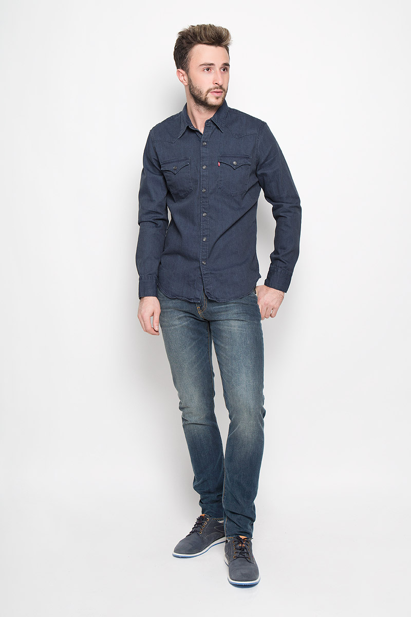 Джинсы мужские Levis® 512, цвет: темно-синий. 2883300120. Размер 30-32 (46-32)2883300120 Джинсы мужские Levis® 512, цвет: темно-синий. 2883300120. Размер 30-32 (46-32)2883300120Мужские джинсы Levis® 512 изготовлены из хлопка с добавлением эластана. Джинсы-слим с заниженной линией талии застегиваются спереди на молнию и пуговицу. На поясе предусмотрены шлевки для ремня. Спереди расположены два втачных кармана и один маленький накладной, а сзади - два накладных кармана. Джинсы оформлены эффектом потертости, перманентными складками и прострочкой.