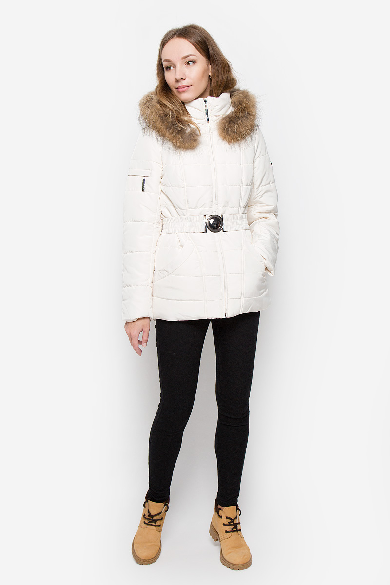 Куртка женская Finn Flare, цвет: молочный. W16-11000_711. Размер S (44)W16-11000_711 Куртка женская Finn Flare, цвет: молочный. W16-11000_711. Размер S (44)W16-11000_711Женская куртка Finn Flare выполнена из полиэстера. Модель с воротником-стойкой и съемным капюшоном застегивается на молнию с ветрозащитной планкой. Капюшон, декорированный съемной опушкой из натурального меха, пристегивается к куртке с помощью кнопок. Изделие имеет приталенный силуэт, дополнительно подчеркнутый эластичным поясом с металлической застежкой. В нижней части куртки расположены два втачных кармана на кнопках, на рукаве имеется небольшой прорезной карман на молнии. Куртка украшена фирменной металлической пластиной.