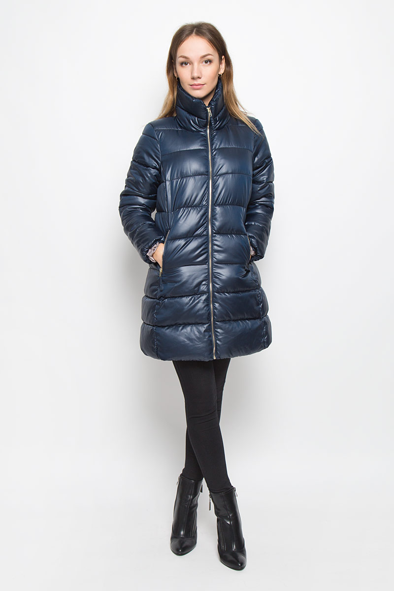 Пальто женское Baon, цвет: темно-синий. B036568. Размер L (48)B036568_DARK NAVY Пальто женское Baon, цвет: темно-синий. B036568. Размер L (48)B036568_DARK NAVYЖенское пальто Baon с рукавами длинными рукавами и воротником-стойкой выполнено из полиэстера. Наполнитель - синтепон.Пальто застегивается на застежку-молнию спереди. Изделие дополнено двумя втачными карманами на застежках-молниях спереди.