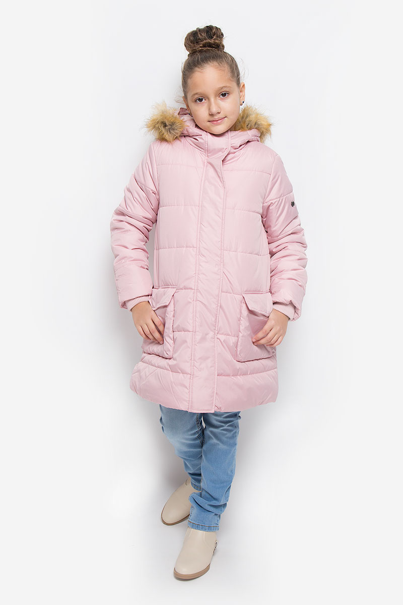 Пальто для девочки Button Blue, цвет: светло-розовый. 216BBGC45021200. Размер 146, 11 лет216BBGC45021200 Пальто для девочки Button Blue, цвет: светло-розовый. 216BBGC45021200. Размер 146, 11 лет216BBGC45021200Пальто для девочки Button Blue c несъемным капюшоном и длинными рукавами выполнено из прочного полиэстера.Внутри расположена вставка из мягкого флиса. Наполнитель - искусственный пух. Капюшон украшен съемным искусственныммехом на застежке-молнии.Модель застегивается на застежку-молнию спереди и имеет ветрозащитный клапан на кнопках. Объем капюшонарегулируется при помощи шнурка-кулиски со стопперами. Изделие дополнено двумя накладными карманами склапанами на кнопках. Рукава оснащены внутренними трикотажными манжетами. Низ куртки оснащен шнурком-кулиской со стопперами. Пальто оформлено стеганым узором.