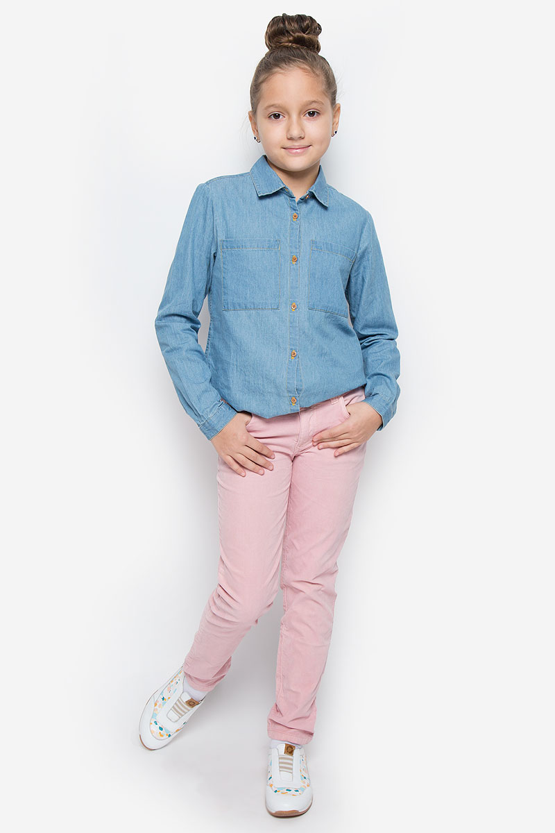 Брюки для девочки Button Blue, цвет: розовый. 216BBGC63021200. Размер 98, 3 года216BBGC63021200 Брюки для девочки Button Blue, цвет: розовый. 216BBGC63021200. Размер 98, 3 года216BBGC63021200Стильные брюки Button Blue станут отличным дополнением к гардеробу вашей девочки. Изготовленные из хлопка с добавлением эластана, они необычайно мягкие и приятные на ощупь, не сковывают движения и позволяют коже дышать, не раздражают даже самую нежную и чувствительную кожу ребенка, обеспечивая наибольший комфорт. Брюки прямого кроя застегиваются на пуговицу в поясе и ширинку на застежке-молнии. С внутренней стороны в поясе предусмотрена регулируемая эластичная резинка, позволяющая подогнать модель по фигуре. Модель дополнена спереди двумя втачными карманами и маленьким накладным кармашком, сзади - двумя накладными карманами. На поясе предусмотрены шлевки для ремня. Классический дизайн и расцветка делают эти брюки стильным предметом детского гардероба. В них ваша девочка всегда будет в центре внимания!