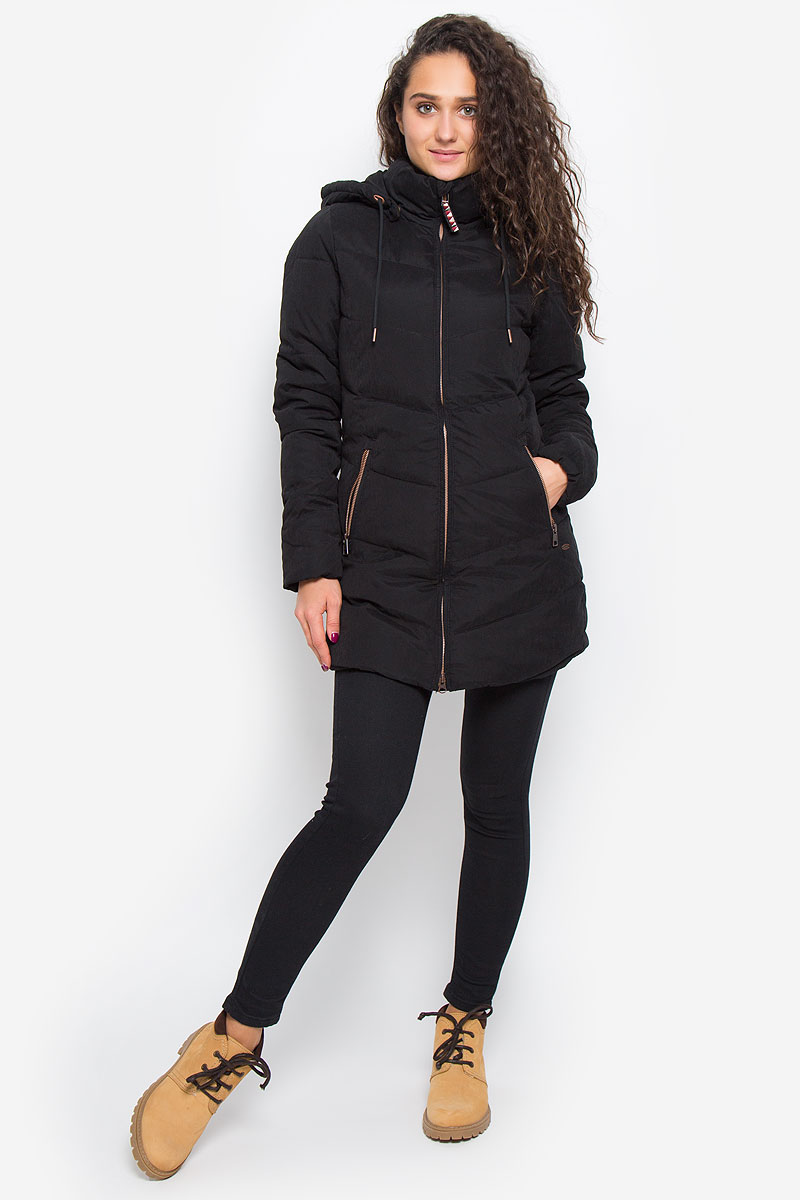 Куртка женская ONeill Lw Control Jacket, цвет: черный. 656002-9010. Размер S (44)656002-9010 Куртка женская ONeill Lw Control Jacket, цвет: черный. 656002-9010. Размер S (44)656002-9010Стильная женская куртка ONeill Lw Control Jacket с наполнителем из полиэстера согреет вас в прохладную погоду и позволит выделиться из толпы. Модель прямого кроя с длинными рукавами, воротником-стойкой и капюшоном застегивается на застежку-молнию и оснащена внутренним ветрозащитным клапаном. Капюшон пристегивается к куртке при помощи металлических кнопок и регулируется шнурком. Изделие дополнено спереди двумя прорезными карманами на застежках-молниях. Манжеты рукавов дополнены эластичными мягкими резинками. Такая стильная куртка станет прекрасным дополнением к вашему гардеробу, она подарит вам комфорт и тепло.