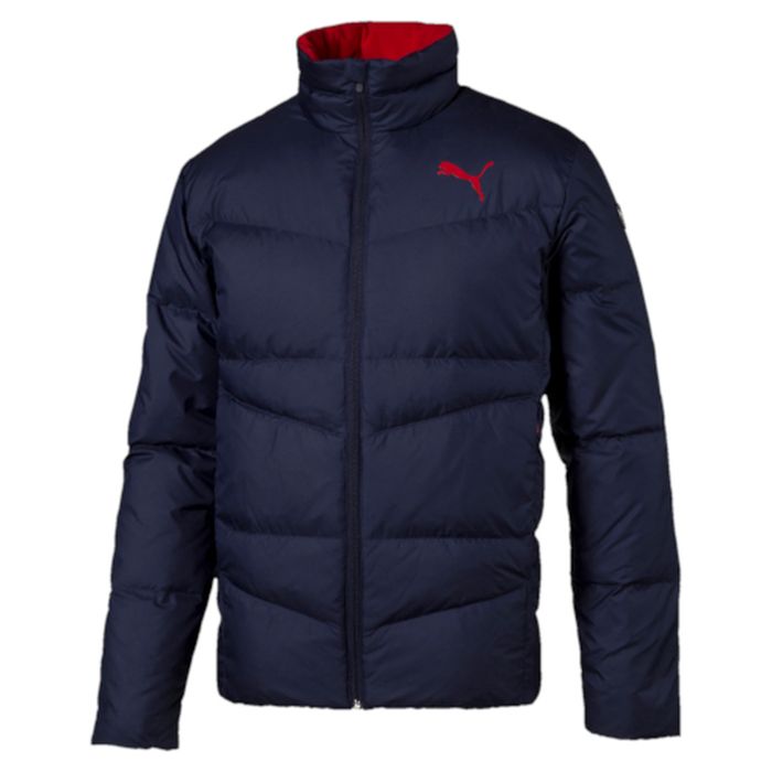 Куртка мужская Puma ESS Down Jacket, цвет: синий. 83864106. Размер M (48)838641_06 Куртка мужская Puma ESS Down Jacket, цвет: синий. 83864106. Размер M (48)838641_06Куртка Puma выполнена из стеганного текстиля. Модель декорирована логотипом PUMA, нанесенным методом глянцевой печати, а также силиконовой эмблемой PUMA. Среди других отличительных особенностей модели – воротник с подкладкой из флиса, надежно закрывающий спереди шею и подбородок и ветрозащитным клапаном, боковые карманы на молнии в швах с односторонней подкладкой из флиса, отделка изнутри эластичным материалом манжет и подола, петля для вешалки, внутренний карман для электронных устройств с клапаном, висячий ярлык с указанием состава наполнителя.