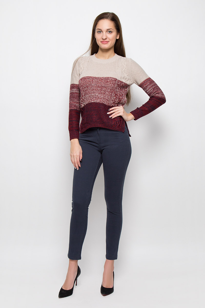 Брюки женские Sela Casual, цвет: темно-синий. P-115/762-6393. Размер M (46)P-115/762-6393 Брюки женские Sela Casual, цвет: темно-синий. P-115/762-6393. Размер M (46)P-115/762-6393Стильные женские брюки Sela Casual, выполненные из эластичного хлопка, очень мягкие, тактильно приятные, не сковывают движения и хорошо пропускают воздух. Модель-слим со стандартной посадкой застегивается на пуговицу в поясе и ширинку на застежке-молнии. Спереди брюки дополнены двум втачными карманами и маленьким накладным кармашком, сзади - двумя накладными карманами. На поясе предусмотрены шлевки для ремня.