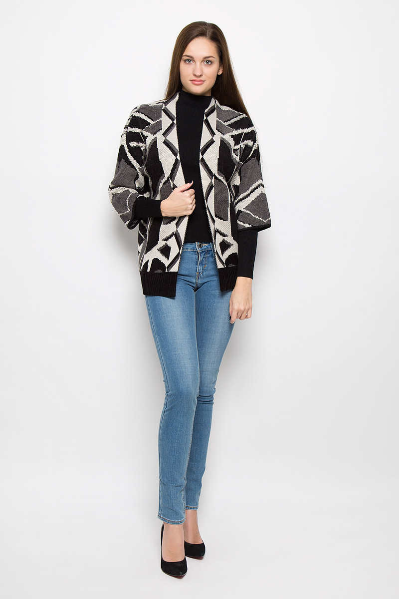 Кардиган женский Vero Moda, цвет: черный, светло-бежевый, серый. 10161475. Размер S (42)10161475_Black Кардиган женский Vero Moda, цвет: черный, светло-бежевый, серый. 10161475. Размер S (42)10161475_BlackСтильный женский кардиган Vero Moda, выполненный из акрила с добавлением шерсти, подчеркнет ваш уникальный стиль и поможет создать оригинальный женственный образ.Модель с рукавами 3/4 оформлена оригинальным принтом. Кардиган не имеет застежек, благодаря чему красиво и элегантно драпируется. Нижняя часть модели связана резинкой.