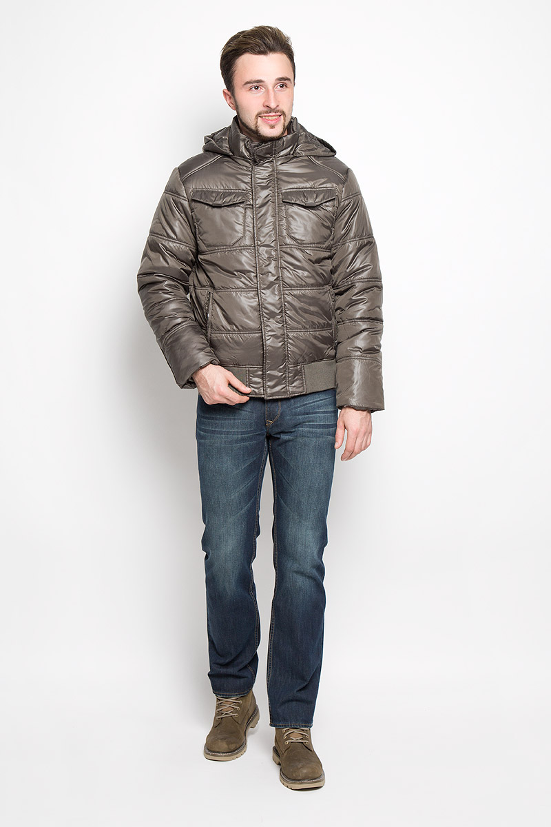 Куртка мужская Sela Casual Wear, цвет: темный хаки. Cp-226/344-6312. Размер S (46)Cp-226/344-6312 Куртка мужская Sela Casual Wear, цвет: темный хаки. Cp-226/344-6312. Размер S (46)Cp-226/344-6312Стильная мужская куртка Sela Casual Wear превосходно подойдет для прохладных дней. Куртка выполнена из полиэстера, она отлично защищает от дождя, снега и ветра, а наполнитель из синтепона превосходно сохраняет тепло.Модель с длинными рукавами и капюшоном застегивается на застежку-молнию спереди и дополнительно на ветрозащитную планку на кнопках. Капюшон пристегивается на молнию, объем регулируется при помощи шнурка-кулиски со стопперами. Изделие дополнено двумя втачными карманами на молниях спереди и двумя накладными карманами с клапанами на кнопках, а также внутренним врезным карманом на кнопке. Рукава дополнены внутренними трикотажными манжетами. Низ изделия дополнен трикотажной широкой резинкой. Эта модная и в то же время комфортная куртка согреет вас в холодное время года и отлично подойдет как для прогулок, так и для активного отдыха.