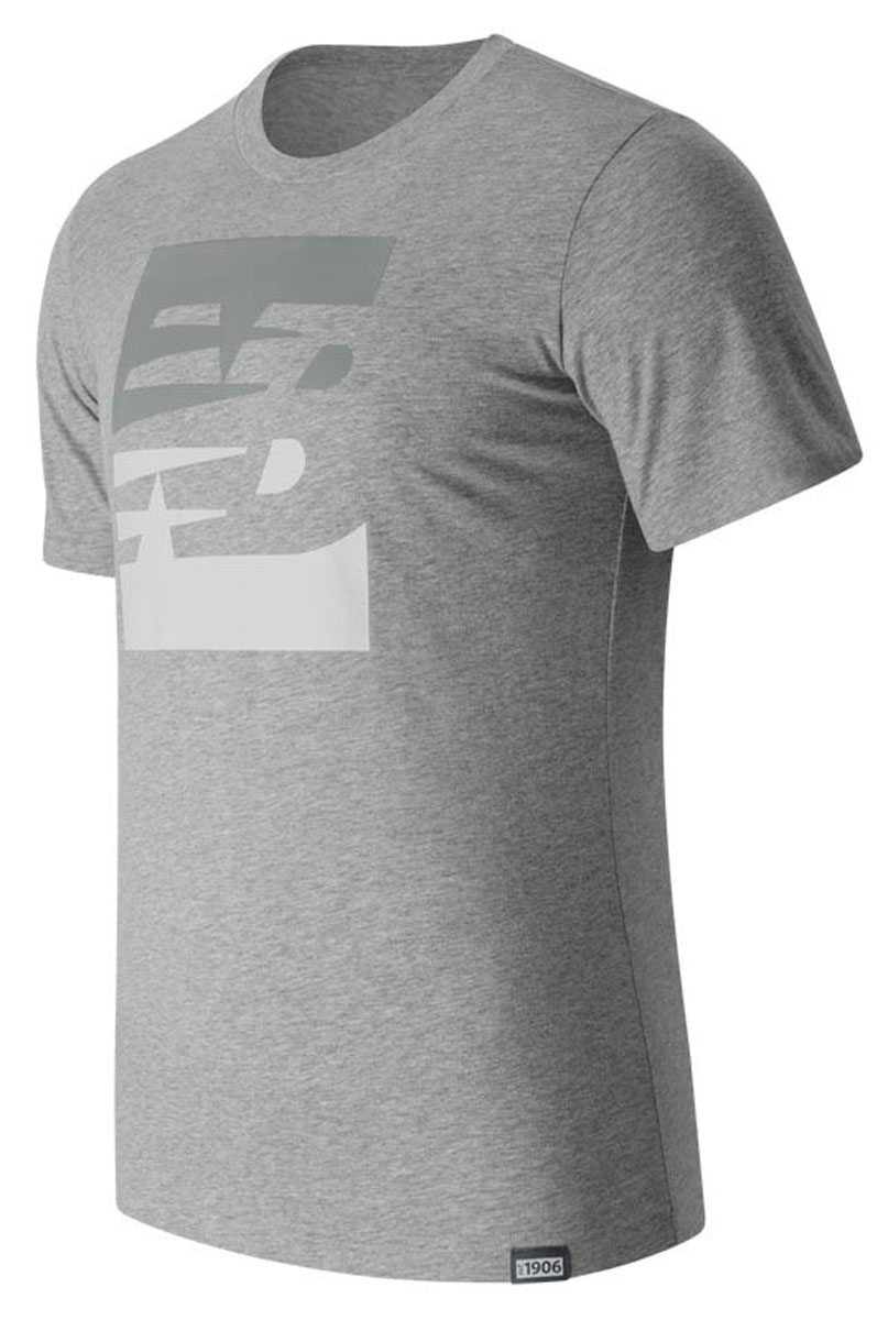 Футболка мужская New Balance, цвет: серый. MT63514/AG. Размер M (46/48)MT63514/AG Футболка мужская New Balance, цвет: серый. MT63514/AG. Размер M (46/48)MT63514/AGМужская футболка New Balance с короткими рукавами и круглым вырезом горловины выполнена из хлопка с добавлением полиэстера. Футболка украшена крупным принтом с логотипом бренда.
