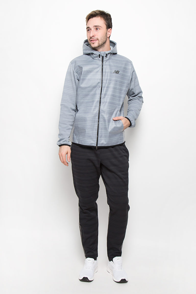 Ветровка для тренировок мужская New Balance, цвет: серый. MJ63035/AG. Размер L (48/50)MJ63035/AG Ветровка для тренировок мужская New Balance, цвет: серый. MJ63035/AG. Размер L (48/50)MJ63035/AGСтильная мужская ветровка New Balance выполнена из быстросохнущего высококачественного материала. Модель с капюшоном и длинными рукавами застегивается на застежку-молнию с защитой подбородка. Спереди распложены два накладных кармана. Капюшон утягивается на кулиску. Модель дополнена светоотражающими деталями.