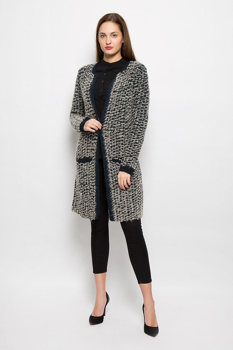 Кардиган женский Tom Tailor Denim, цвет: темно-синий, молочный. 3021822.00.71_6901. Размер M (46)3021822.00.71_6901 Кардиган женский Tom Tailor Denim, цвет: темно-синий, молочный. 3021822.00.71_6901. Размер M (46)3021822.00.71_6901Женский кардиган Selected Femme выполнен из высококачественной комбинированной пряжи. Удлиненная модель с длинными рукавами не имеет застежек. Изделие дополнено двумя втачными карманами спереди. Манжеты рукавов связаны резинкой.