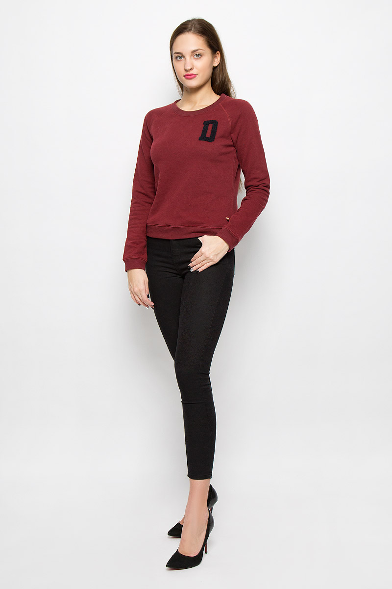 Свитшот женский Tom Tailor Denim, цвет: бордовый. 2530533.00.71_4504. Размер S (44)2530533.00.71_4504 Свитшот женский Tom Tailor Denim, цвет: бордовый. 2530533.00.71_4504. Размер S (44)2530533.00.71_4504Женский свитшот Tom Tailor Denim с длинными рукавами-реглани круглым вырезом горловины выполнен из натурального хлопка. Лицевая сторона изделия гладкая, внутренняя дополнена мелкими петельками. Изделие оформлено вышивкой петельками в виде буквы D. Рукава, низ и горловина свитшота дополнены широкими манжетами.