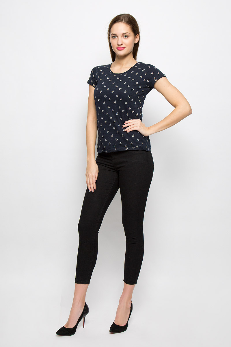 Футболка женская Tom Tailor Denim, цвет: темно-синий. 1036084.00.71_6901. Размер S (44)1036084.00.71_6901 Футболка женская Tom Tailor Denim, цвет: темно-синий. 1036084.00.71_6901. Размер S (44)1036084.00.71_6901Женская футболка Tom Tailor Denim с короткими рукавами и круглым вырезом горловины выполнена из натурального хлопка. Футболка украшена мелким контрастным принтом.