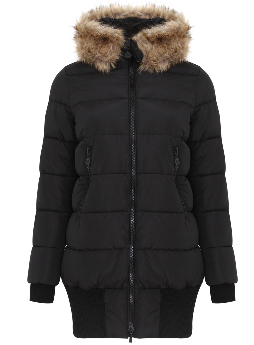 Пальто женское oodji Ultra, цвет: черный. 11C03002/43718/2900N. Размер 38 (44-170)11C03002/43718/2900N Пальто женское oodji Ultra, цвет: черный. 11C03002/43718/2900N. Размер 38 (44-170)11C03002/43718/2900NЖенское пальто oodji Ultra выполнено из 100% полиэстера. В качестве подкладки и утеплителя также используется полиэстер. Модель с несъемным капюшономзастегивается на застежку-молнию с двумя бегунками и имеет внутреннюю ветрозащитную планку. Капюшон оформлен искусственным мехом. Низ рукавов дополнен внутренними эластичными манжетами, а низ изделия эластичными вставками. Спереди расположено два прорезных кармана на застежке-молнии.