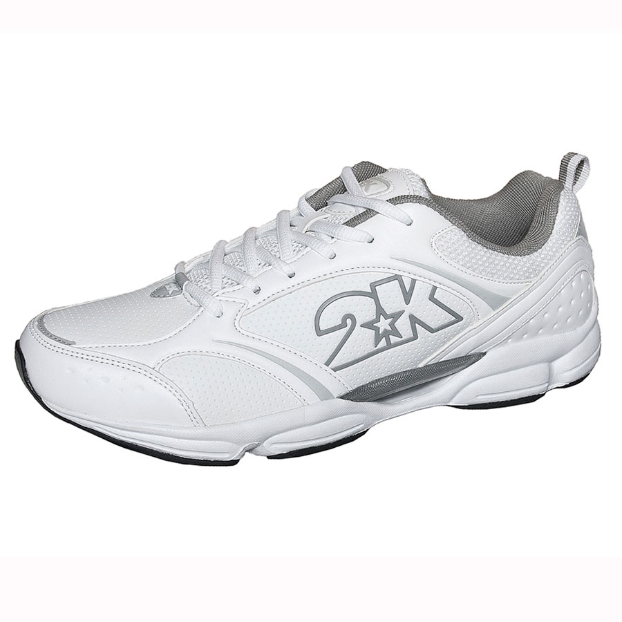 Кроссовки для бега 2K Sport Corso, цвет: белый, серый. 115018. Размер 42115018_white/grey Кроссовки для бега 2K Sport Corso, цвет: белый, серый. 115018. Размер 42115018_white/greyСтильные кроссовки Corso от 2K Sport отлично подойдут для длительных беговых тренировок, в том числе и в непогоду. Верх модели выполнен из искусственной кожи и текстиля. Подкладка из текстиля не натирает. Эргономичная из текстиля и ЭВА комфортна при движении. Шнуровка надежно зафиксирует модель на ноге. Пяточная часть дополнительно усилена для лучшей фиксации. Уникальный рисунок протектора подошвы для наилучшего сцепления с поверхностью.