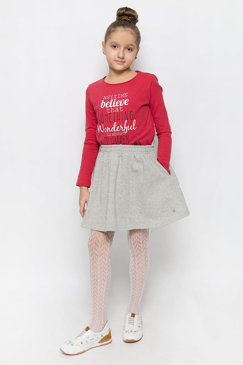 Лонгслив для девочки Button Blue, цвет: красный. 216BBGC12031600. Размер 122, 7 лет216BBGC12031600 Лонгслив для девочки Button Blue, цвет: красный. 216BBGC12031600. Размер 122, 7 лет216BBGC12031600Модный лонгслив для девочки Button Blue выполнен из натурального хлопка.Модель с круглым вырезом горловины и длинными рукавами оформлена спереди буквенным принтом.