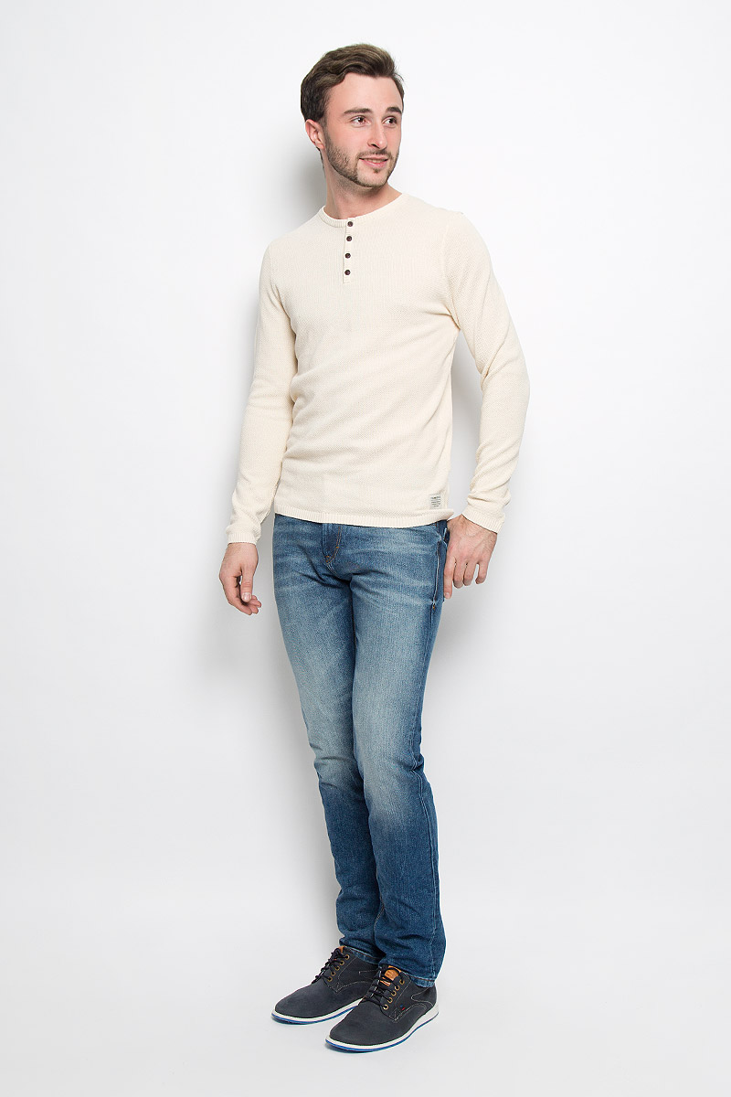 Джемпер мужской Tom Tailor Denim, цвет: бежевый. 3021726.00.12_8452. Размер M (48)3021726.00.12_8452 Джемпер мужской Tom Tailor Denim, цвет: бежевый. 3021726.00.12_8452. Размер M (48)3021726.00.12_8452Стильный мужской джемпер Tom Tailor Denim изготовлен из натурального хлопка. Модель с круглым вырезом горловины и длинными рукавами застегивается спереди на четыре пуговицы. Горловина, манжеты рукавов и низ джемпера связаны резинкой.