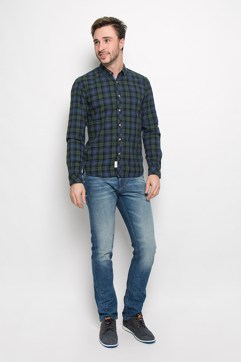 Рубашка мужская Tom Tailor Denim, цвет: темно-синий, темно-зеленый. 2032524.62.12_2999. Размер M (48)2032524.62.12_2999 Рубашка мужская Tom Tailor Denim, цвет: темно-синий, темно-зеленый. 2032524.62.12_2999. Размер M (48)2032524.62.12_2999Мужская рубашка Tom Tailor Denim выполнена из натурального хлопка. Модель приталенного кроя с длинными рукавами и отложным воротником застегивается на пуговицы по всей длине. Рубашка оформлена оригинальным принтом. Манжеты рукавов оснащены застежками-пуговицами.