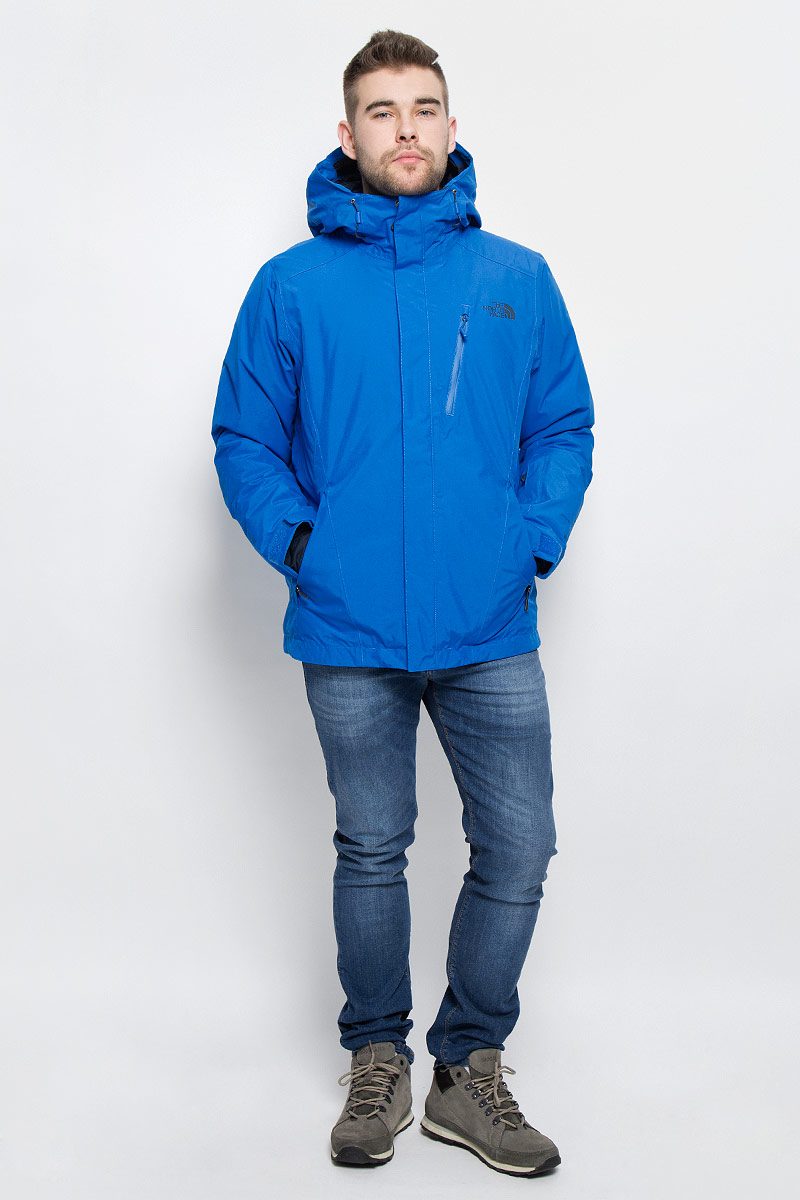 Куртка мужская The North Face M Descendit Jkt, цвет: сине-голубой. T0CSK1F89. Размер L (48/50)T0CSK1F89 Куртка мужская The North Face M Descendit Jkt, цвет: сине-голубой. T0CSK1F89. Размер L (48/50)T0CSK1F89Мужская куртка The North Face M Descendit Jkt выполнена из высококачественного полиэстера. Материал изготовлен при помощи технологии DryVent, которая обеспечивает превосходные водонепроницаемые и дышащие свойства, и остается сухой как изнутри, так и снаружи. Подкладка изготовлена нейлона. В качестве утеплителя используется полиэстер, который отлично сохраняет тепло.Куртка прямого кроя с несъемным капюшоном застегивается на застежку-молнию с ветрозащитной планкой на липучках и кнопках. Край капюшона дополнен эластичным шнурком со стоплерами. Рукава с внутренней стороны дополнены эластичными манжетами, а с внешней хлястиком на липучке. Проймы рукавов в нижней части дополнены застежками-молниями, которые можно расстегнуть в случае необходимости. Спереди расположено три прорезных кармана на застежке-молнии, с внутренней стороны - большой накладной карман, втачной кармана на застежке-молнии, а также предусмотрено отверстие для наушников. На левом рукаве расположен втачной карман на застежке-молнии. Низ изделия с внутренней стороны дополнено ветрозащитной планкой на кнопках. Изделие оформлено символикой бренда.