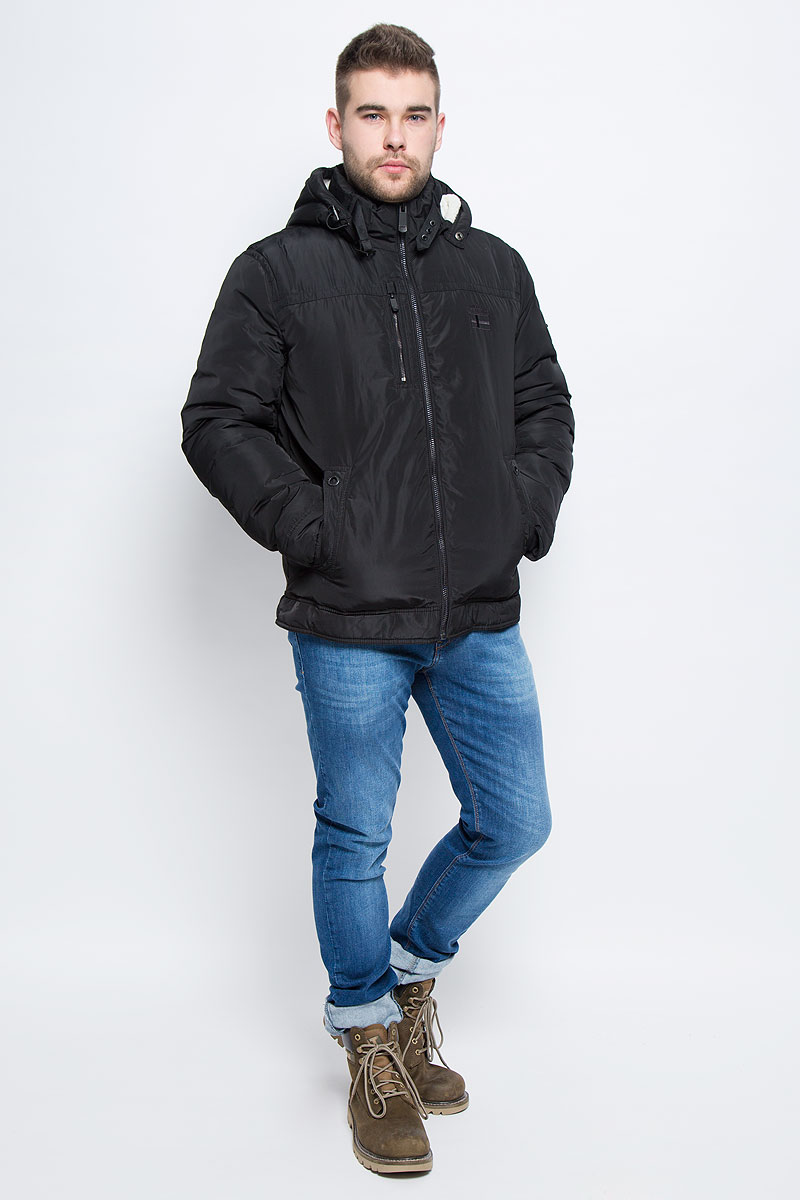 Куртка мужская Finn Flare, цвет: черный. W16-22000_200. Размер XXXXL (58)W16-22000_200 Куртка мужская Finn Flare, цвет: черный. W16-22000_200. Размер XXXXL (58)W16-22000_200Мужская куртка Finn Flare с длинными рукавами, воротником-стойкой и съемным капюшоном на кнопках выполнена из полиэстера. Наполнитель - синтепон. Капюшон изделия оснащен шнурком-кулиской. Объем воротника регулируется при помощи узкого ремешка с металлической пряжкой. Куртка застегивается на застежку-молнию спереди. Изделие оснащено двумя накладными карманами на кнопках и втачным карманом на застежке-молнии спереди, а также одним внутренним втачным карманом на застежке-молнии и двумя накладными карманами. Рукава дополнены внутренними трикотажными манжетами.